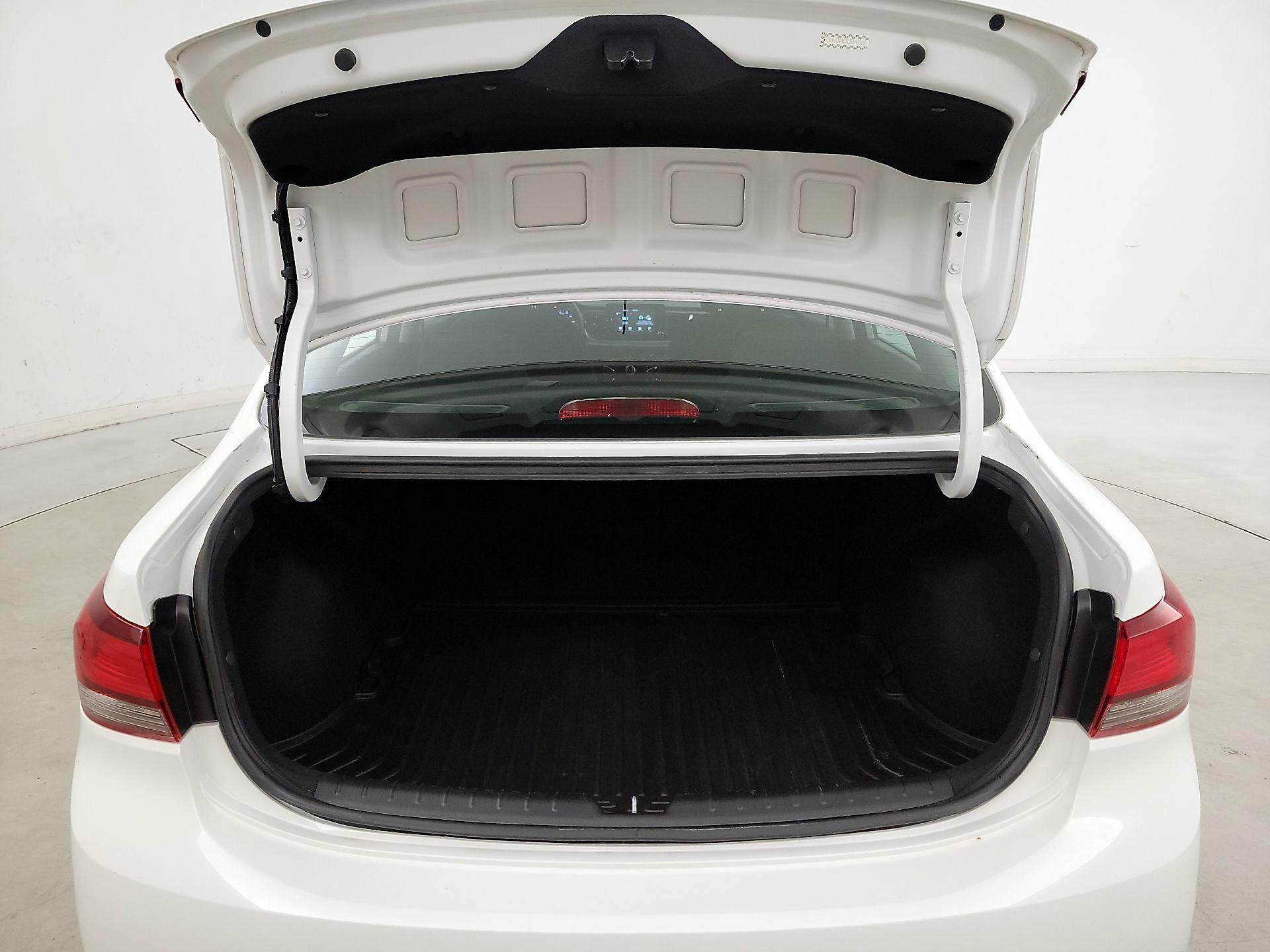 Thumbnail: 2020 Kia Rio - 20