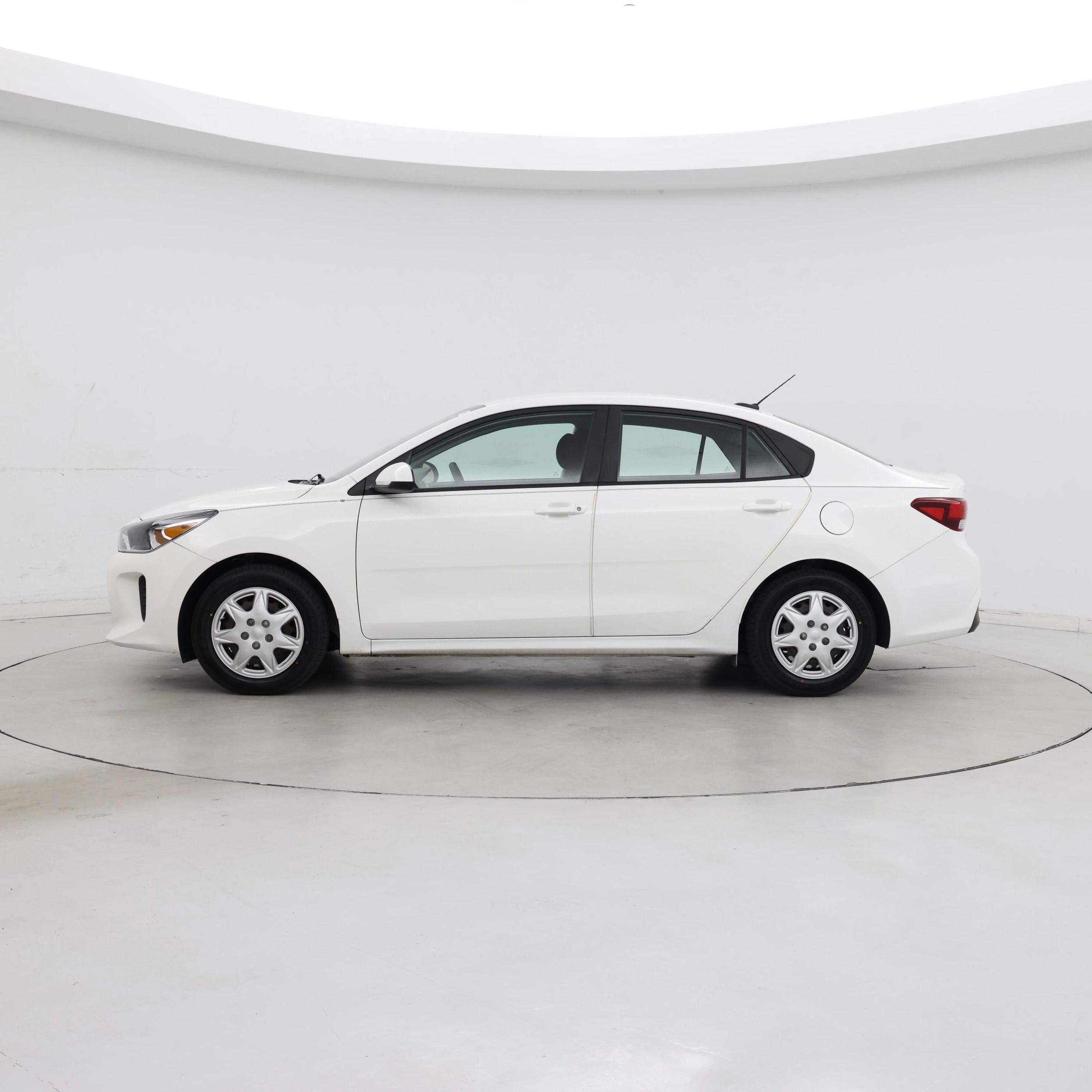 Thumbnail: 2020 Kia Rio - 3