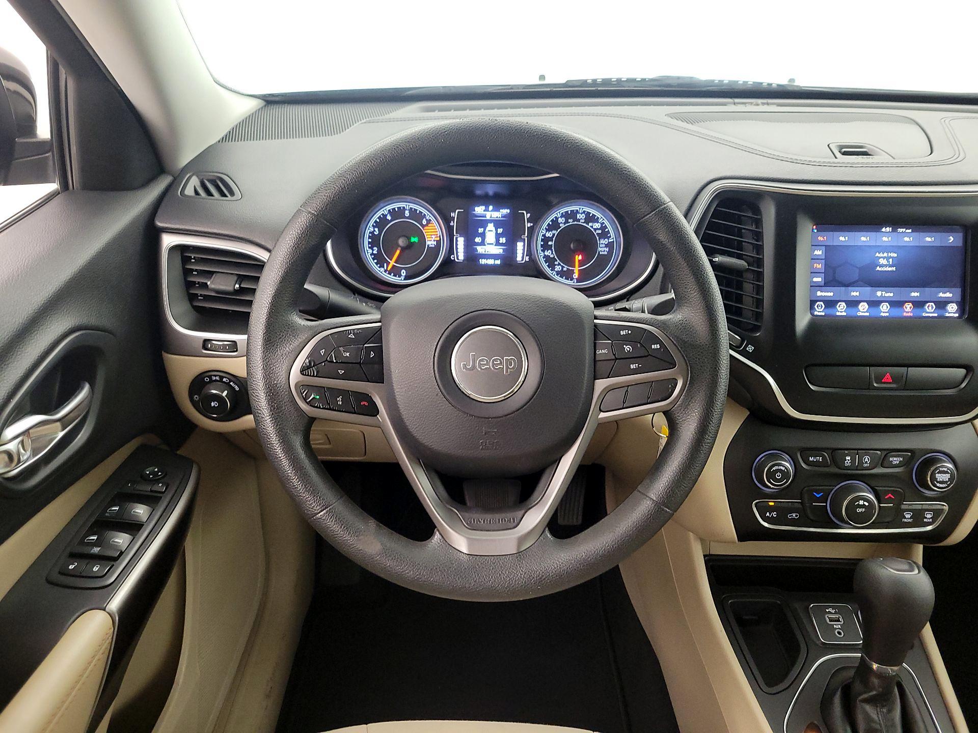 Thumbnail: 2019 Jeep Cherokee - 10