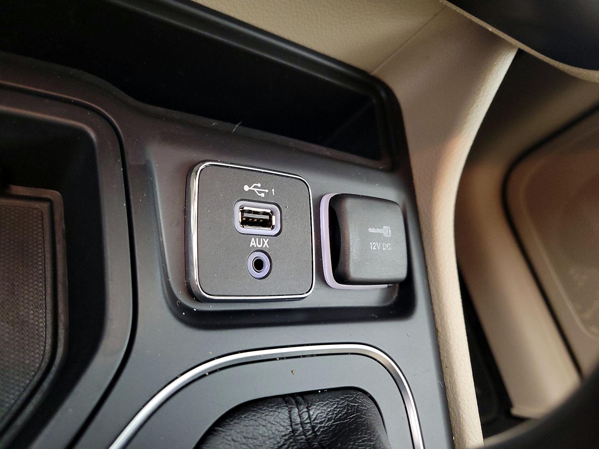 Thumbnail: 2019 Jeep Cherokee - 18