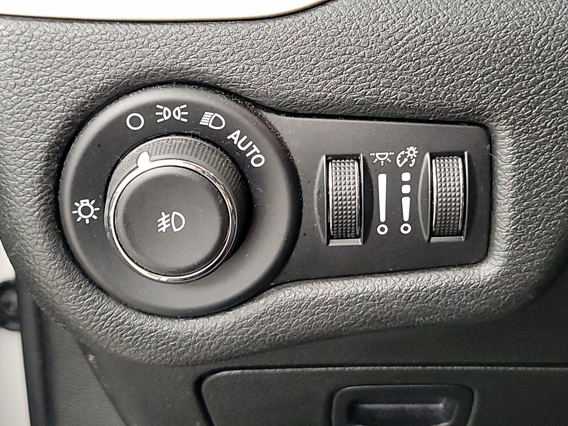 Thumbnail: 2015 Jeep Cherokee - 13