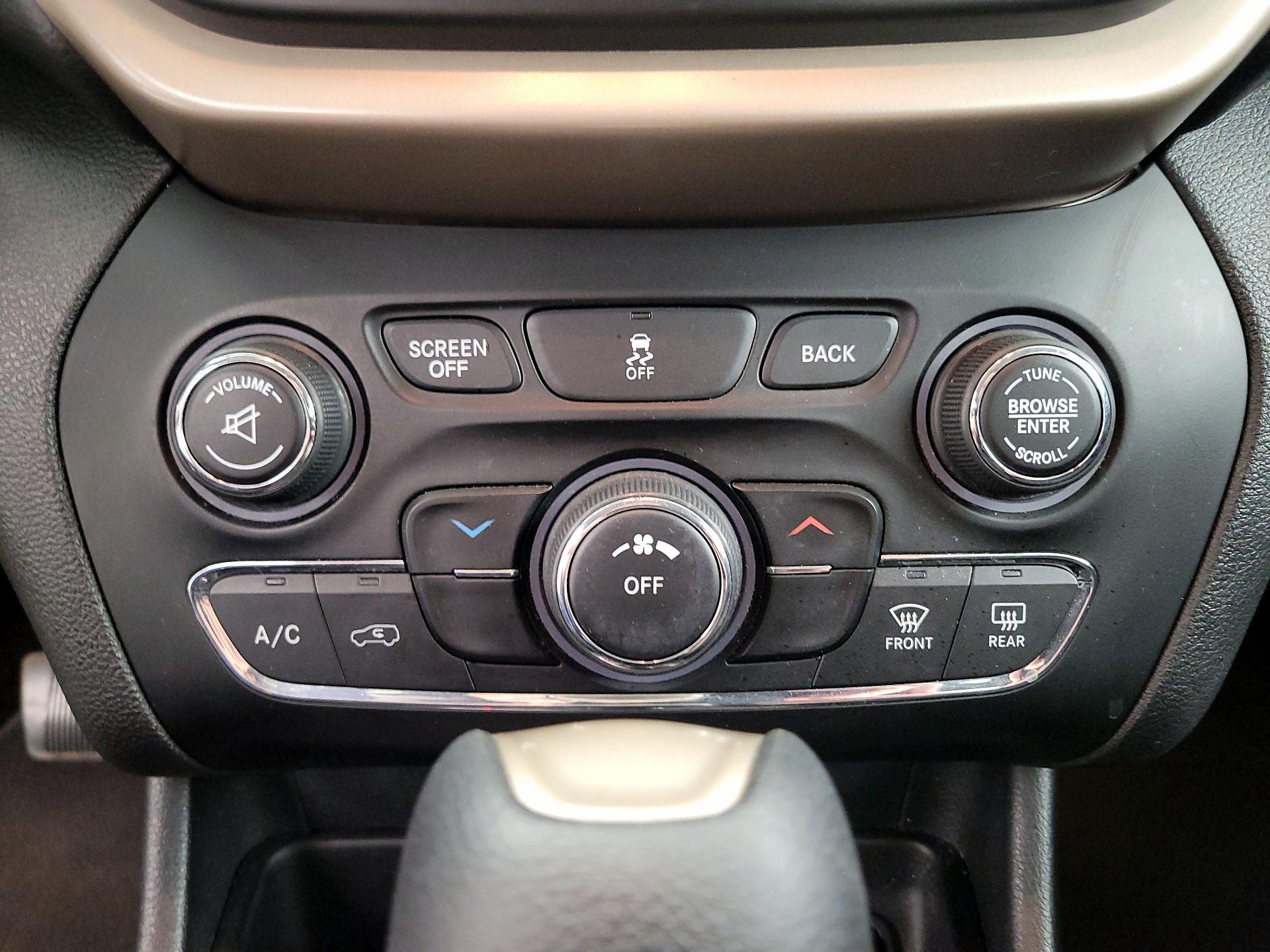 Thumbnail: 2015 Jeep Cherokee - 16