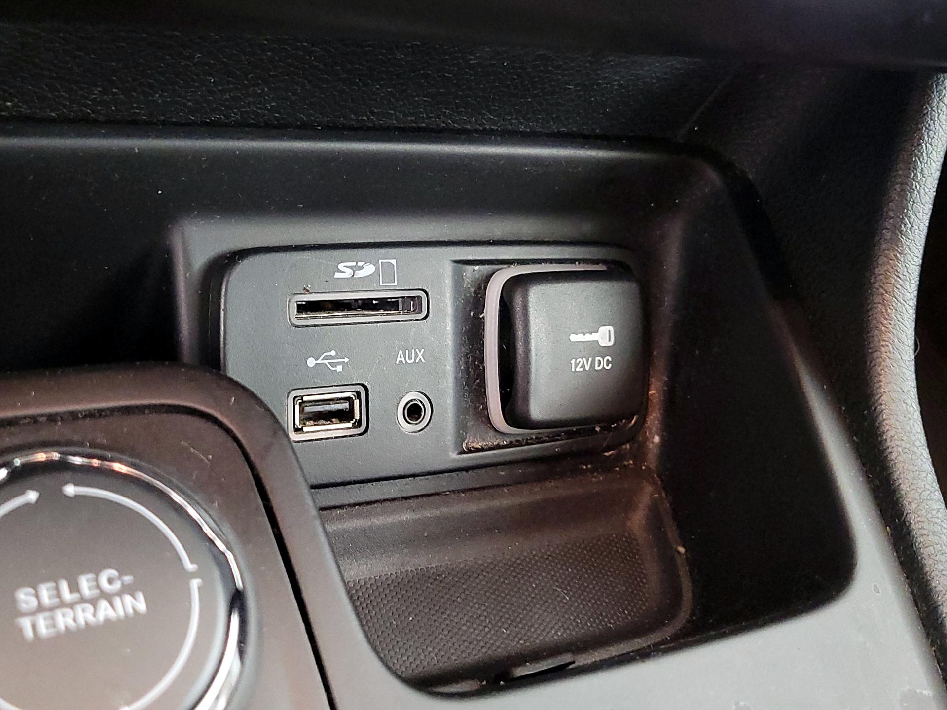 Thumbnail: 2015 Jeep Cherokee - 18