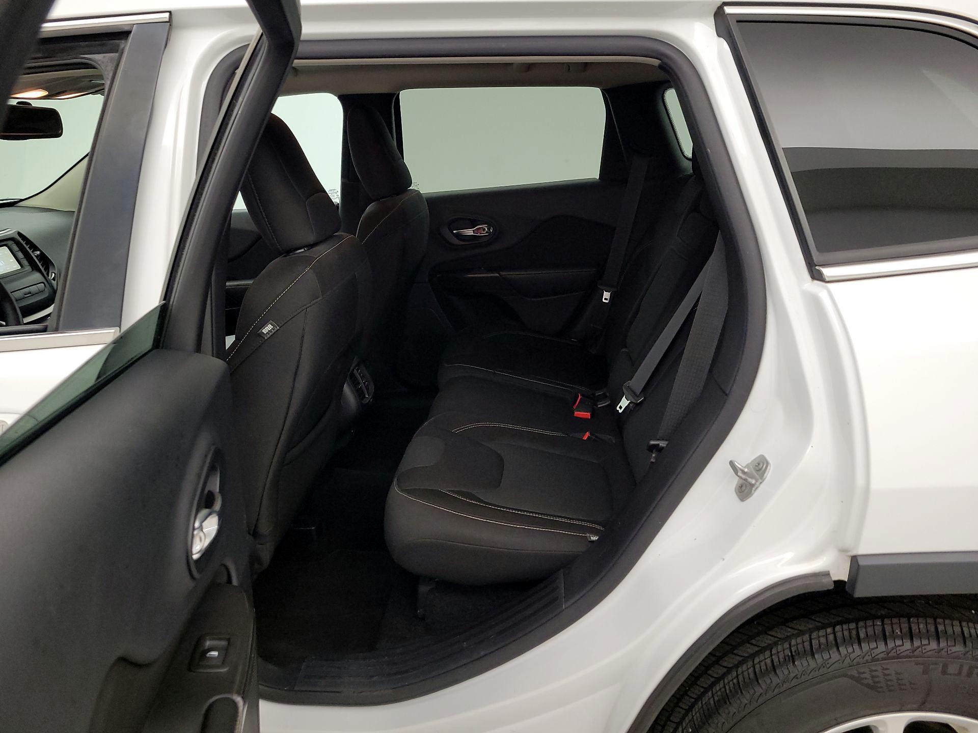 Thumbnail: 2015 Jeep Cherokee - 19