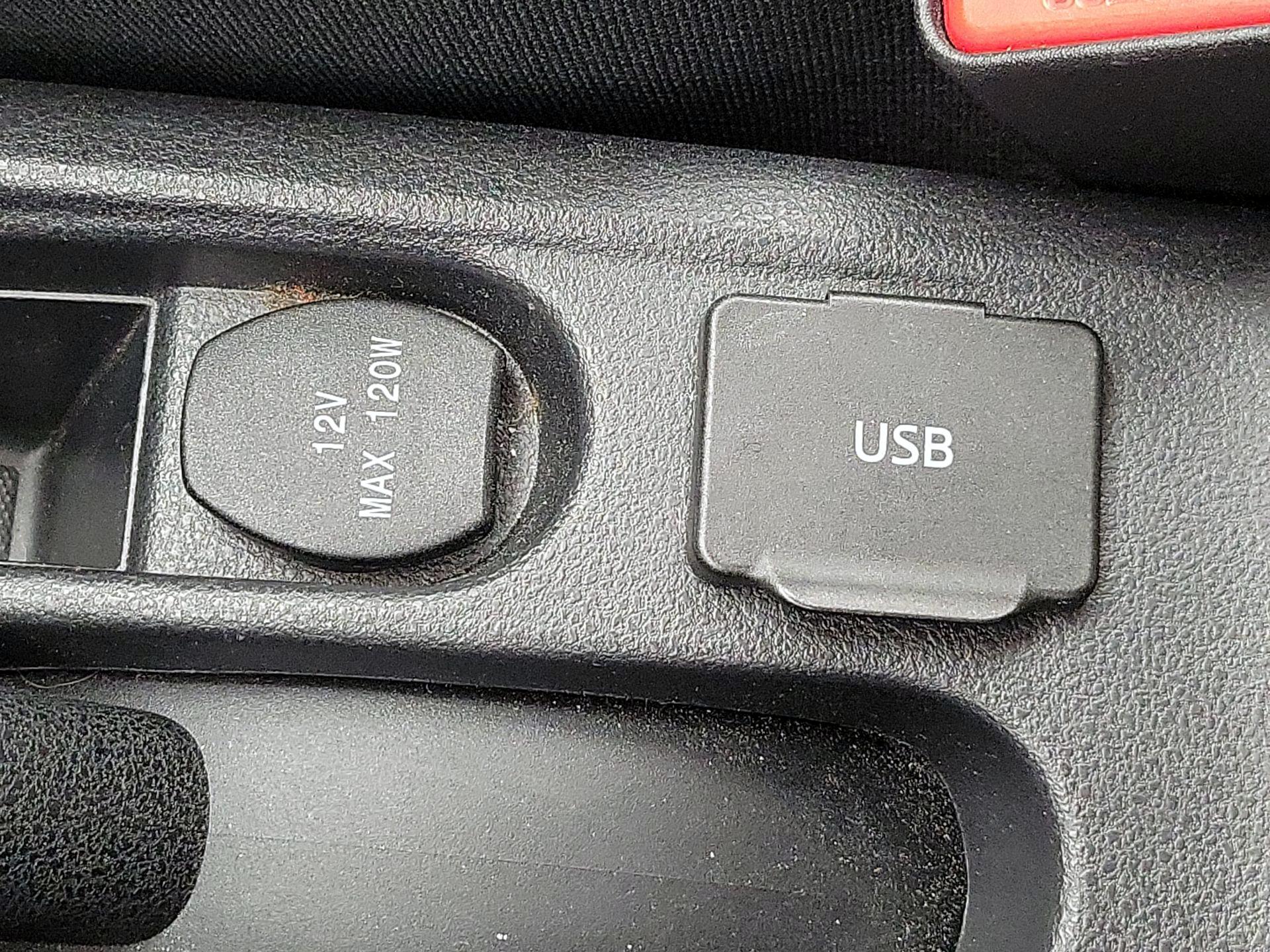 Thumbnail: 2014 Nissan Versa Note - 17