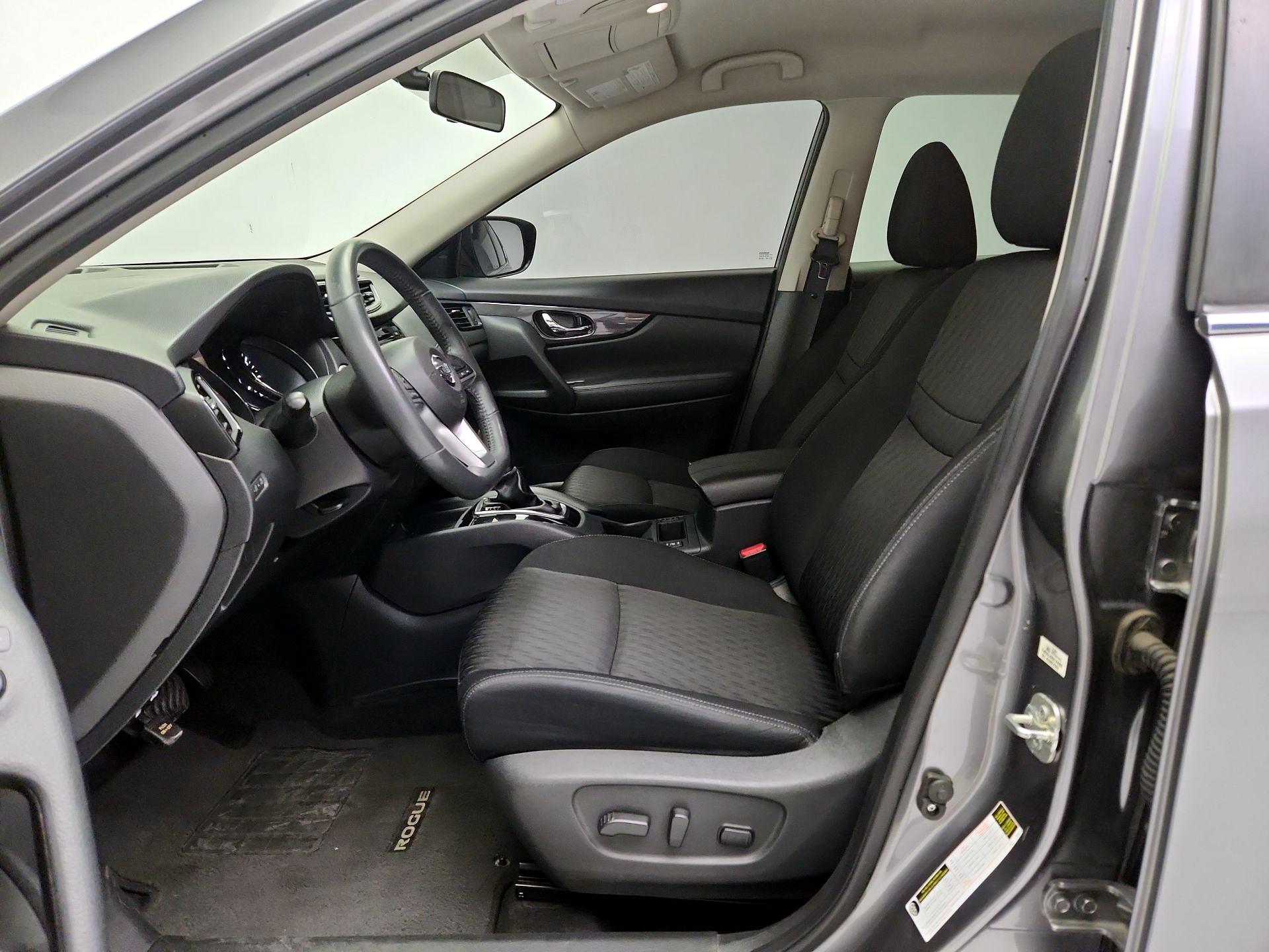 Thumbnail: 2017 Nissan Rogue - 11