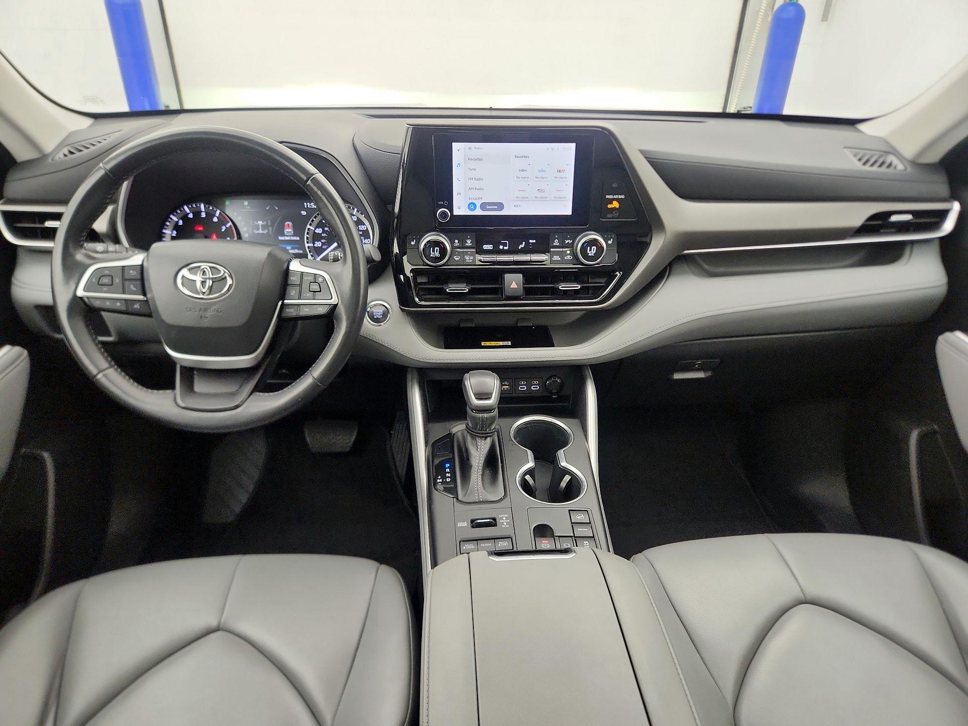 Thumbnail: 2023 Toyota Highlander - 9