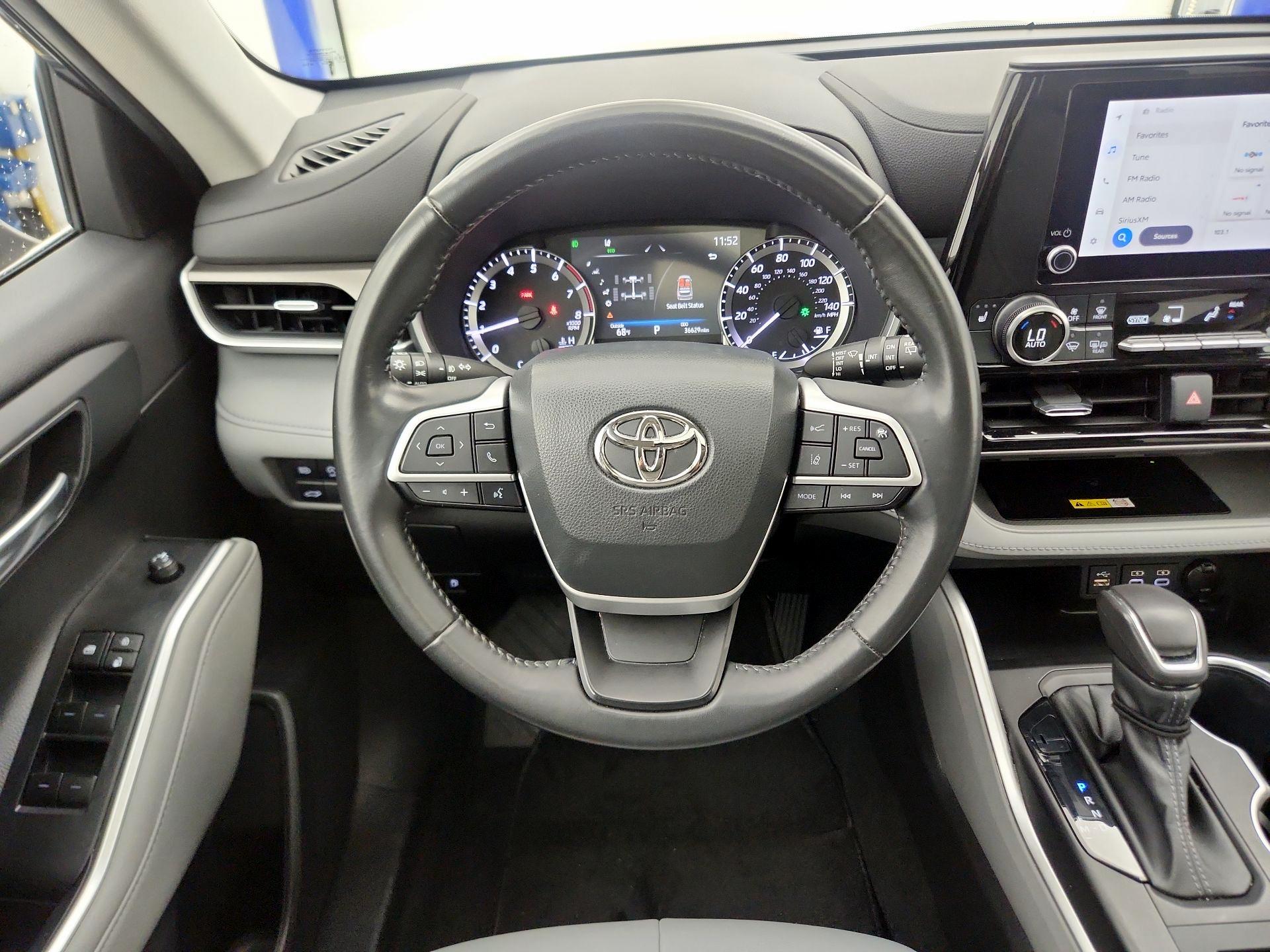 Thumbnail: 2023 Toyota Highlander - 10