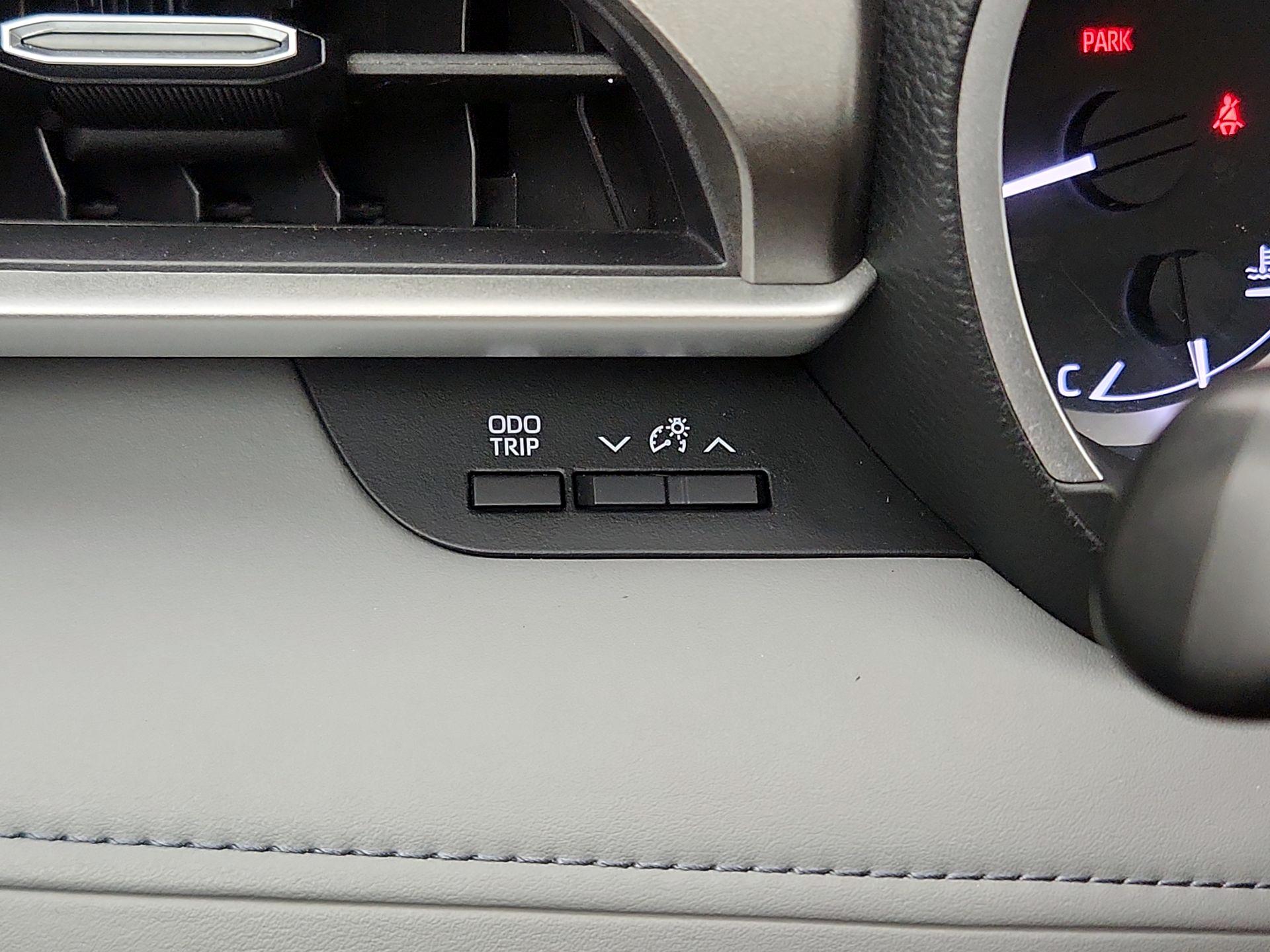 Thumbnail: 2023 Toyota Highlander - 13