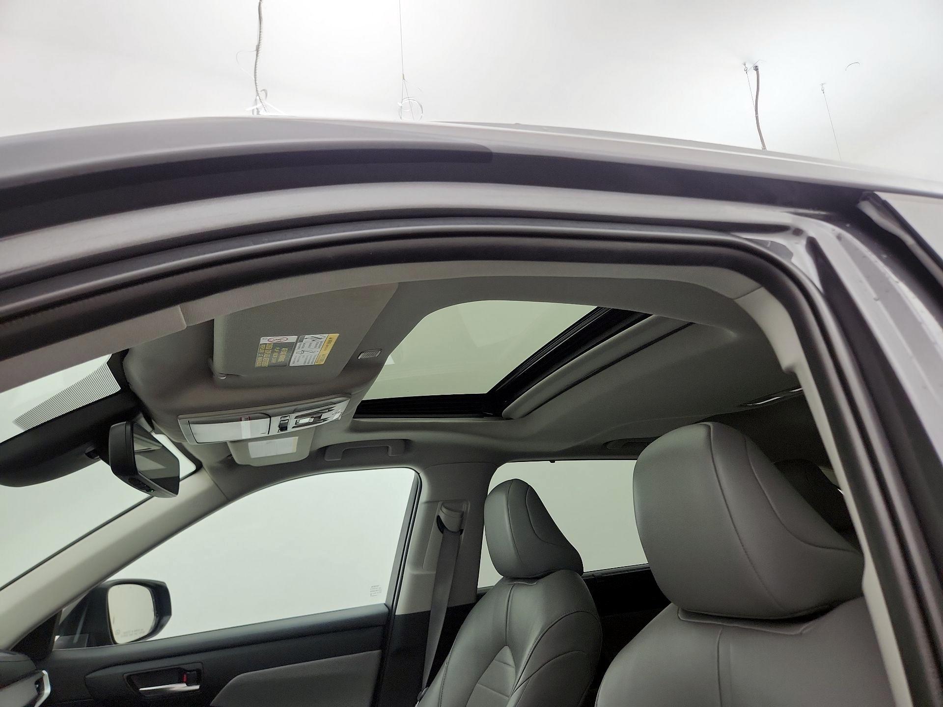 Thumbnail: 2023 Toyota Highlander - 18