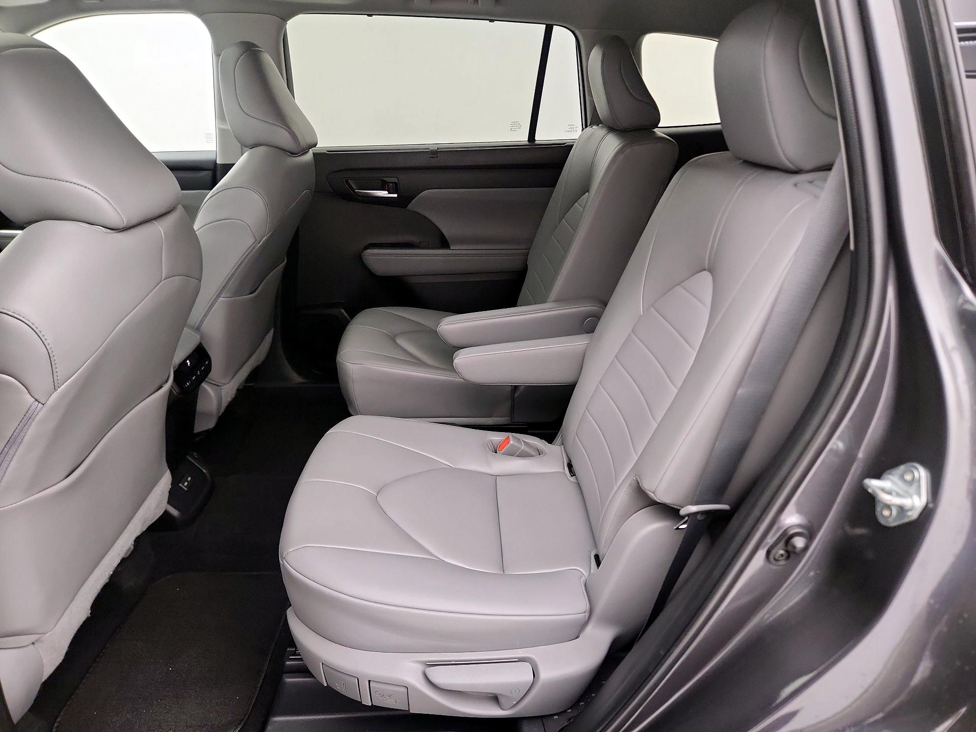 Thumbnail: 2023 Toyota Highlander - 19