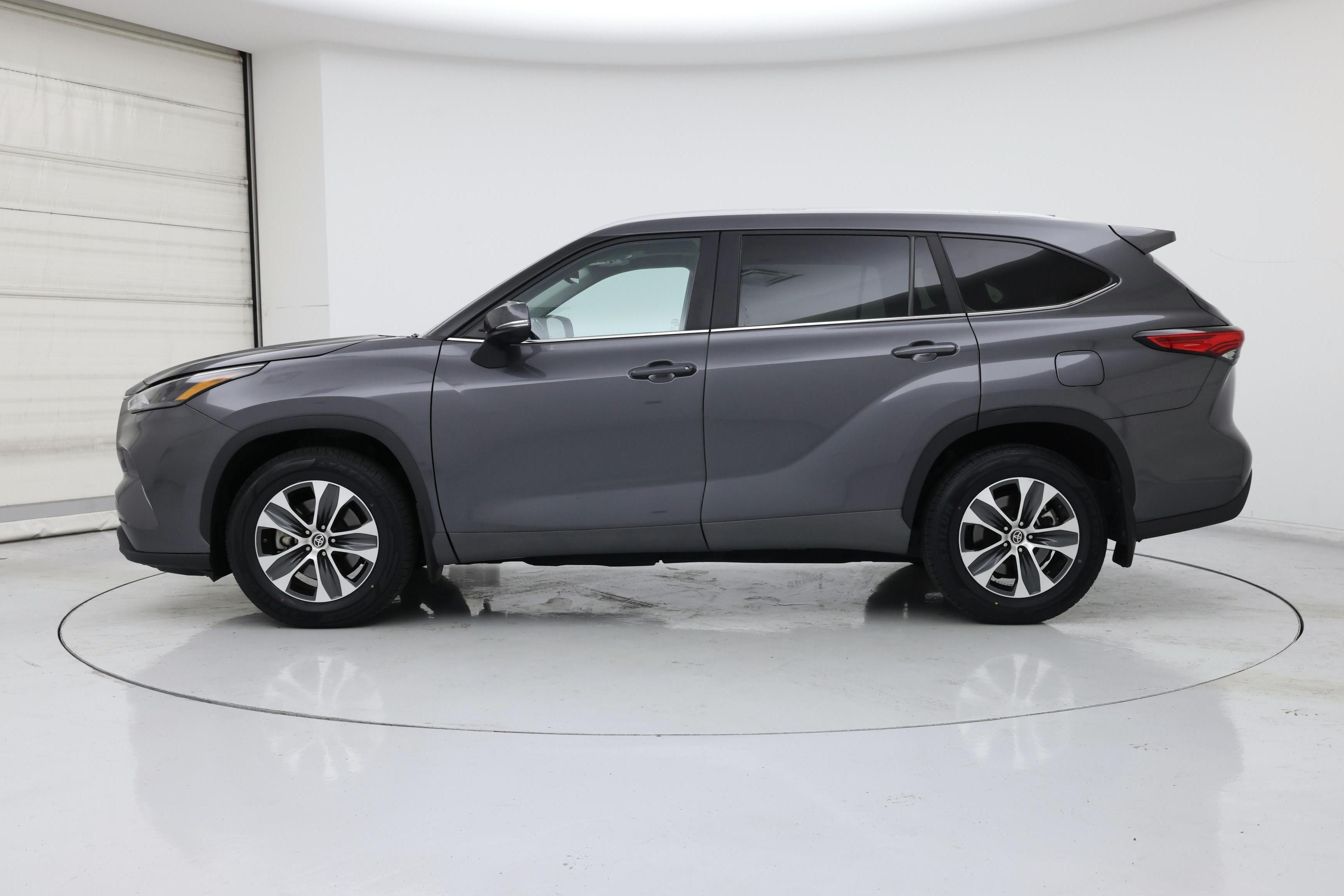 Thumbnail: 2023 Toyota Highlander - 3