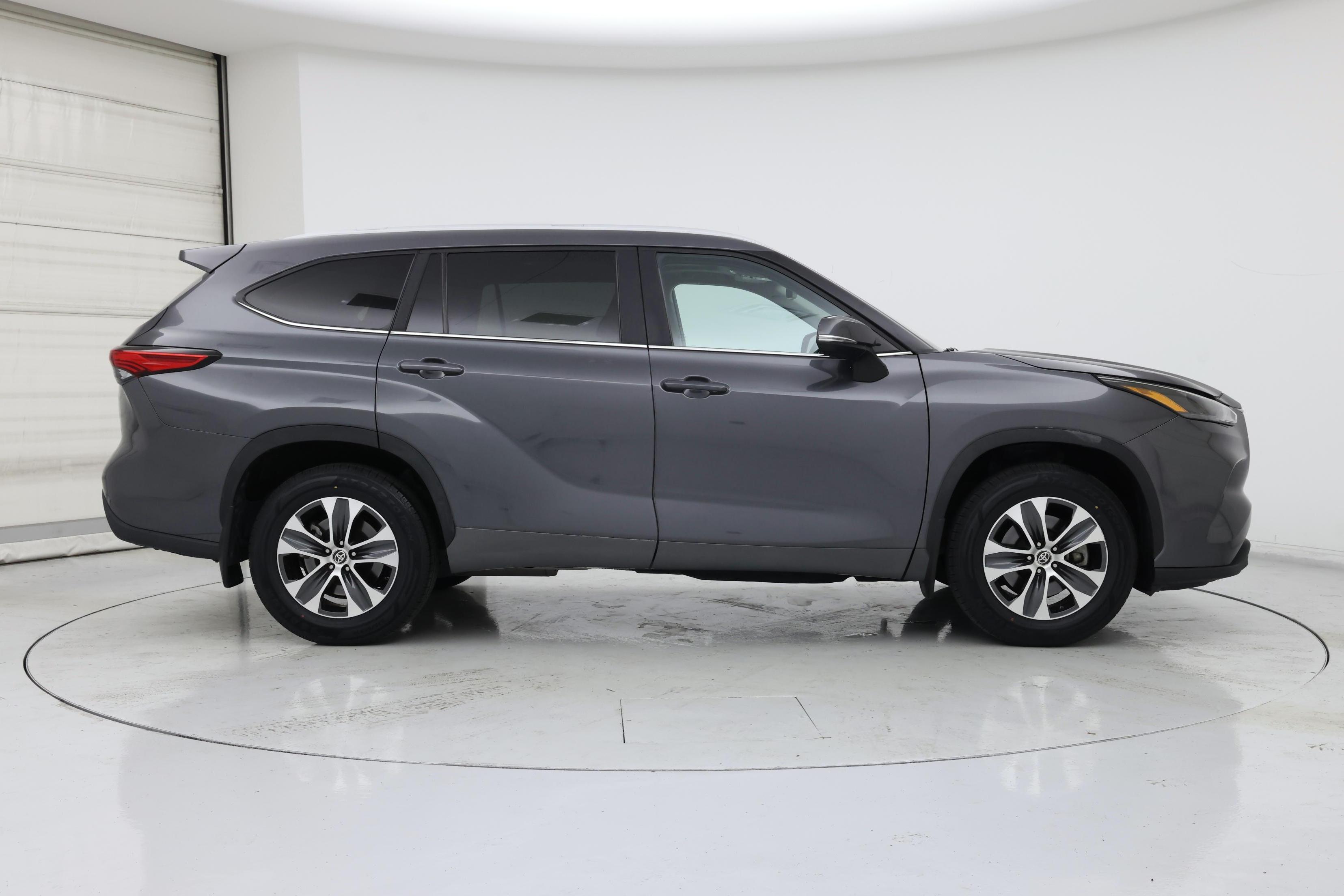 Thumbnail: 2023 Toyota Highlander - 7