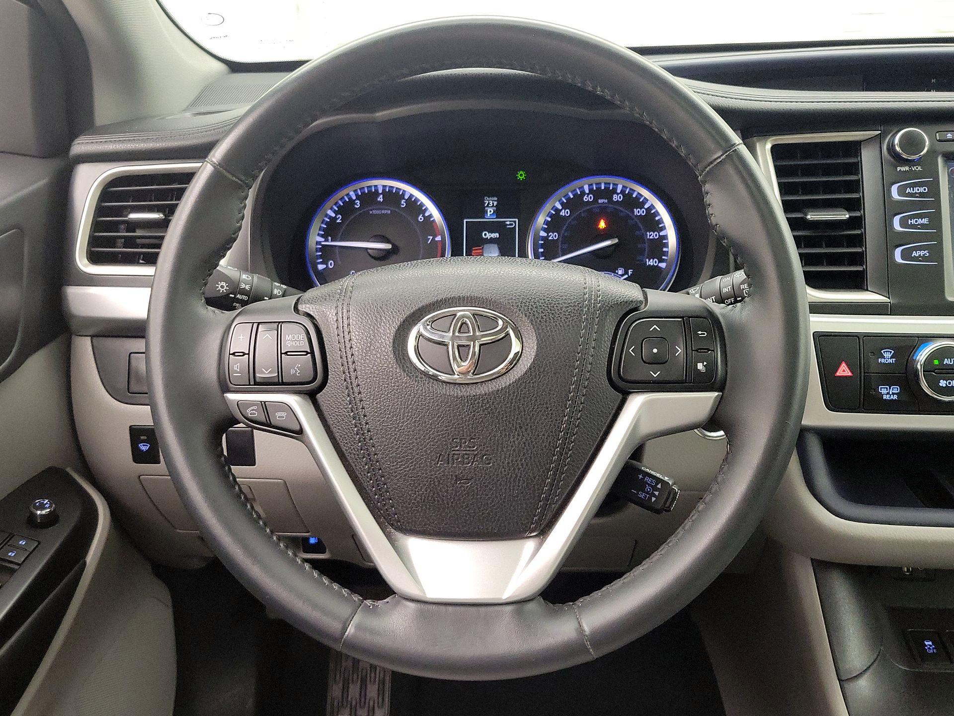 Thumbnail: 2016 Toyota Highlander - 10