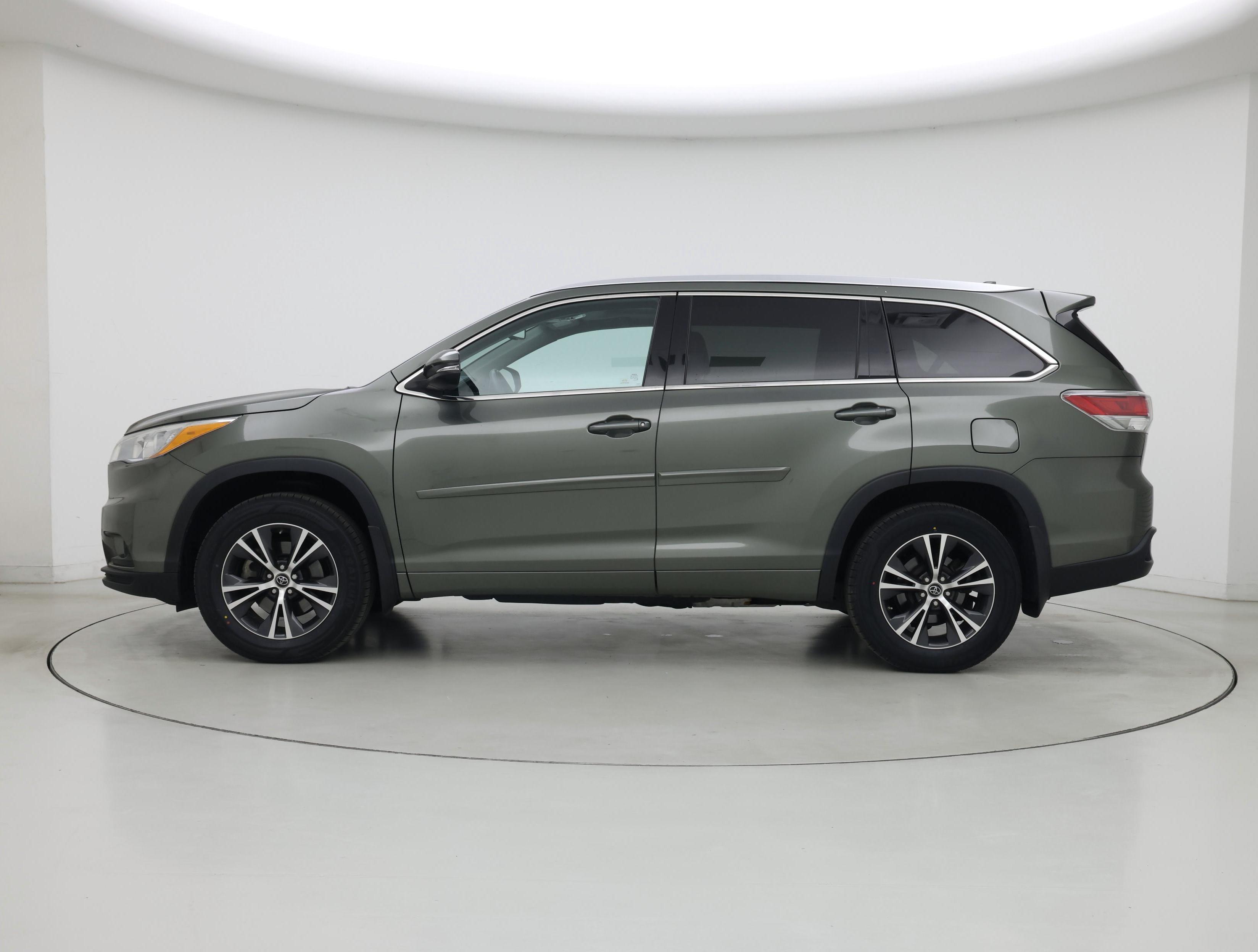 Thumbnail: 2016 Toyota Highlander - 3