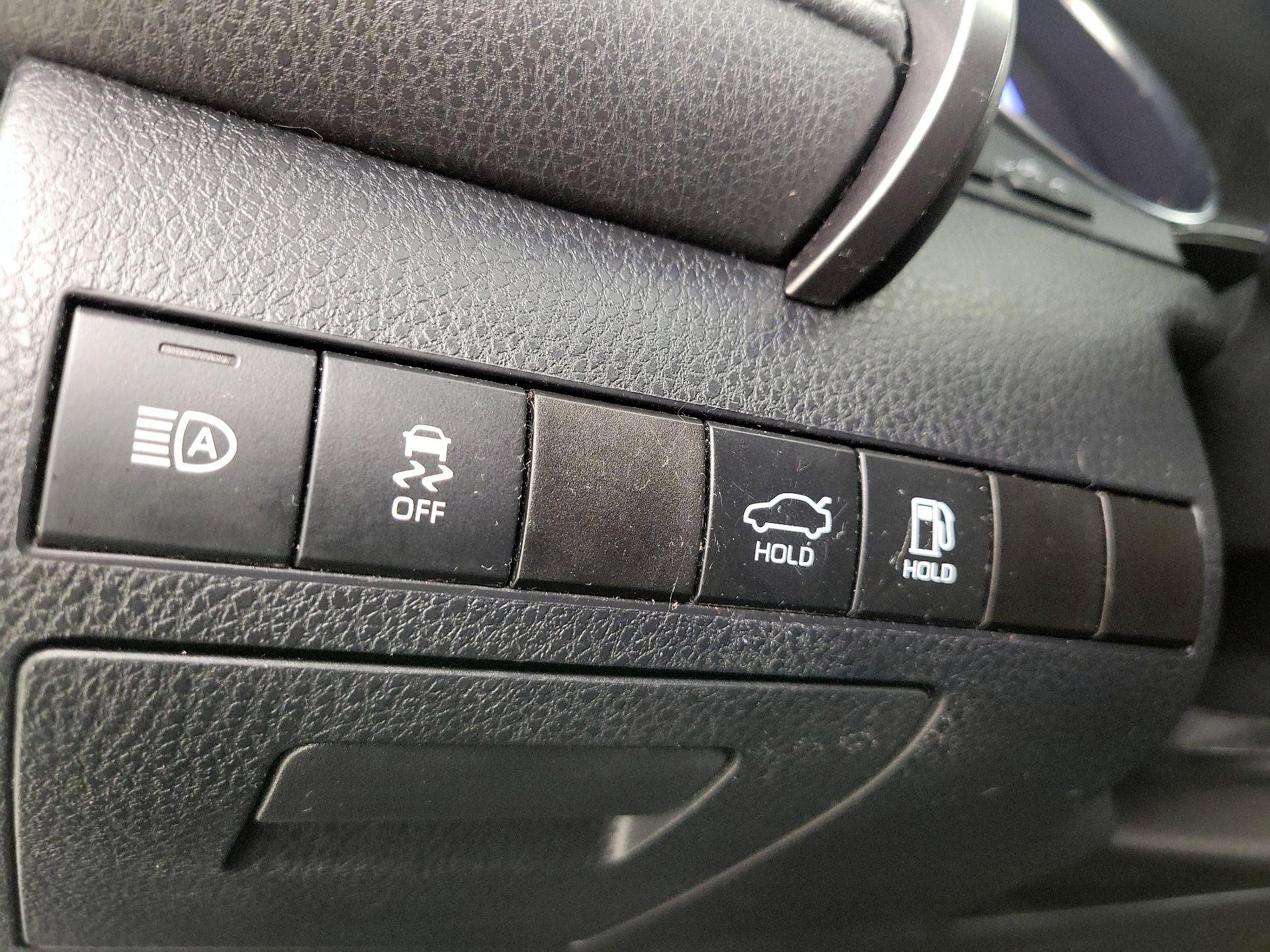 Thumbnail: 2019 Toyota Camry - 13