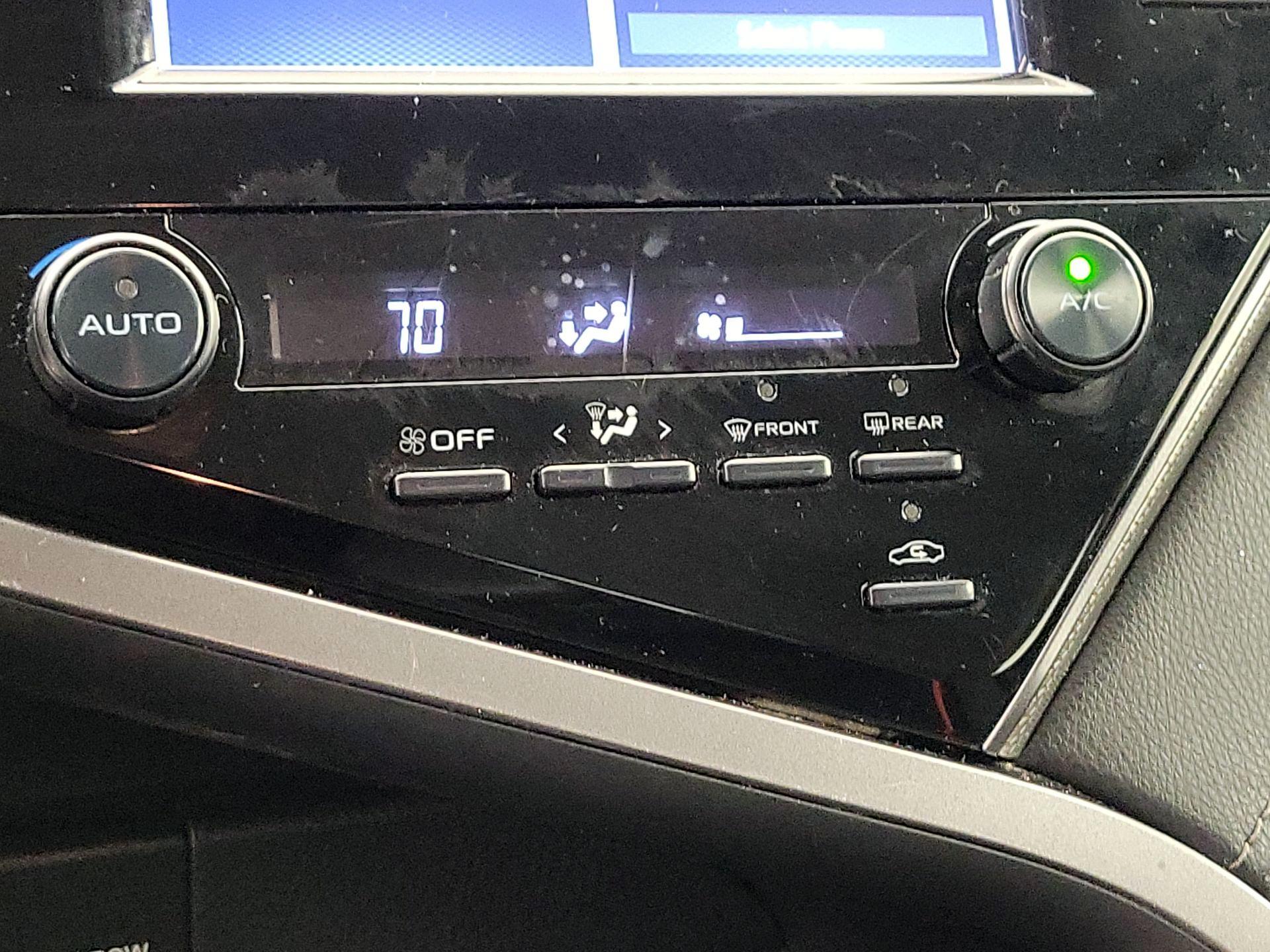 Thumbnail: 2019 Toyota Camry - 16