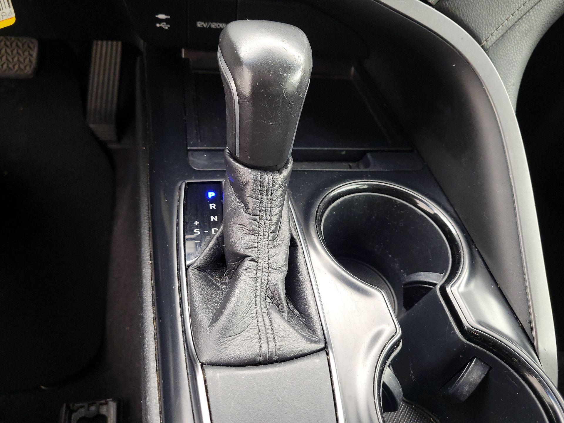 Thumbnail: 2019 Toyota Camry - 17