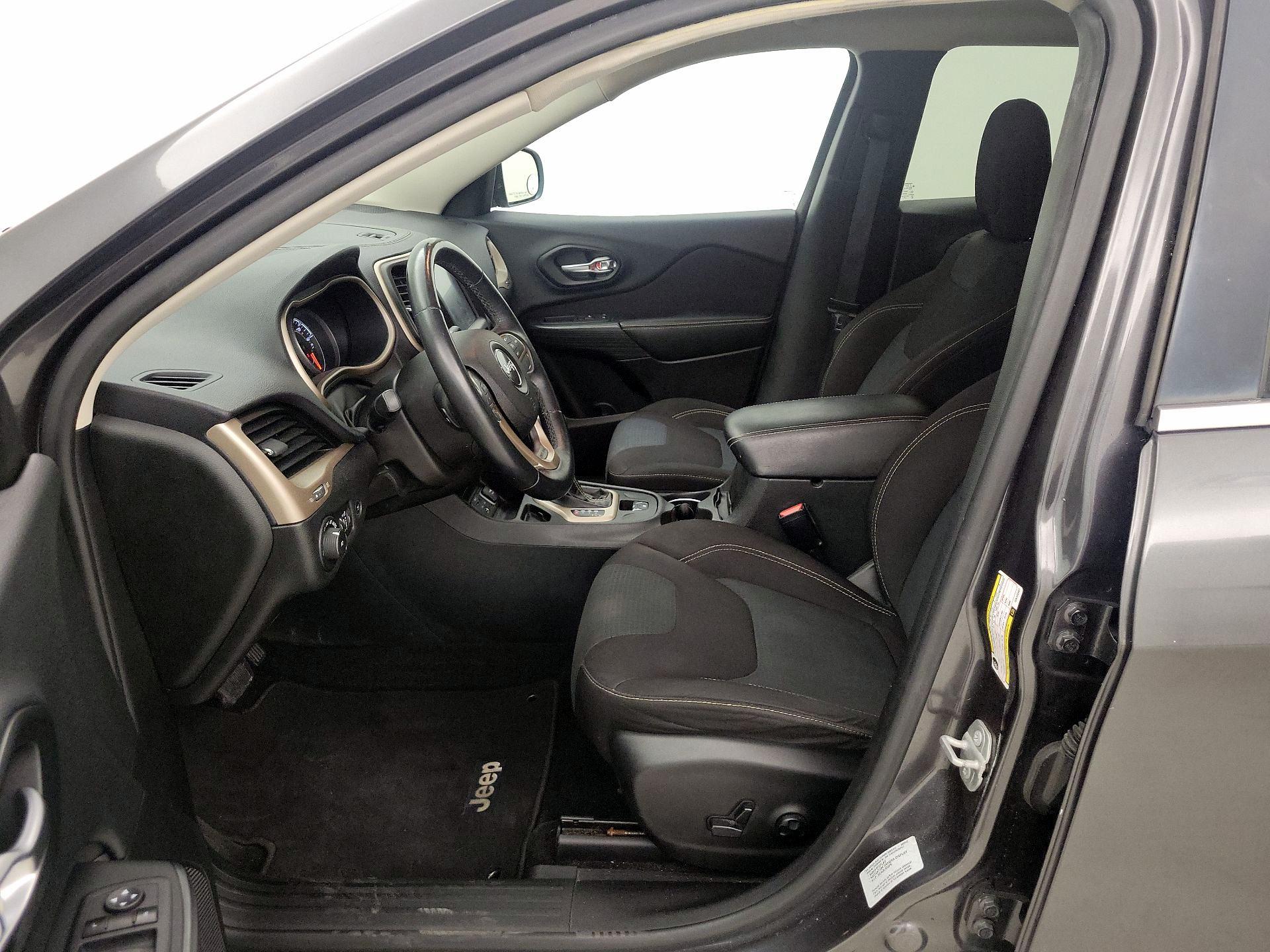 Thumbnail: 2016 Jeep Cherokee - 11