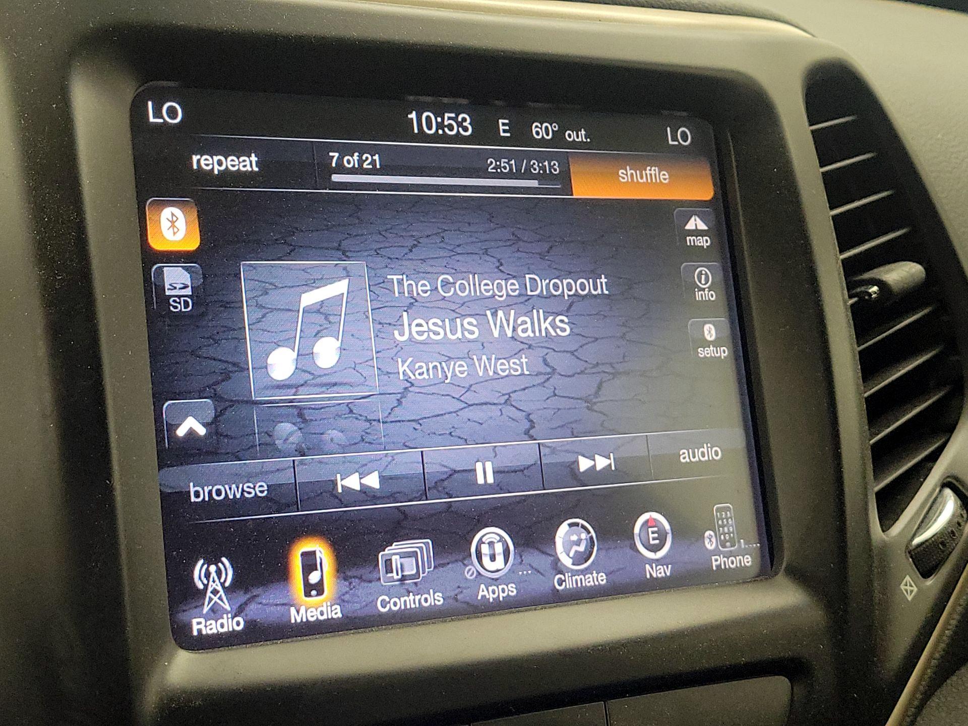 Thumbnail: 2016 Jeep Cherokee - 15