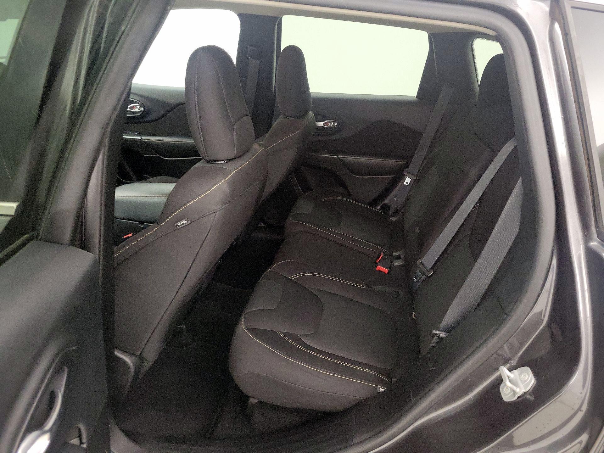 Thumbnail: 2016 Jeep Cherokee - 19