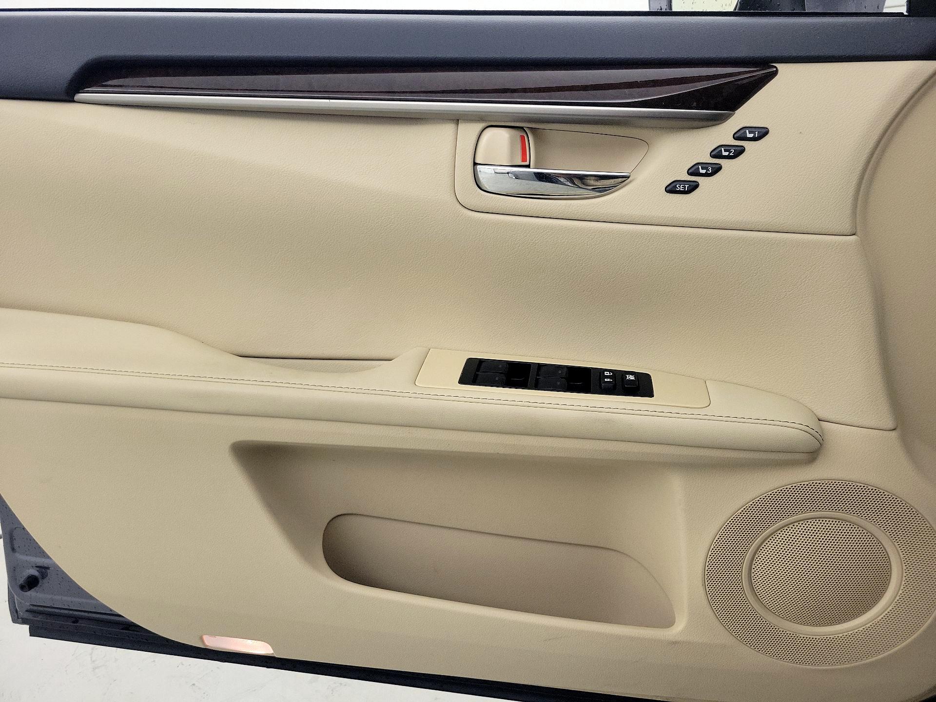 Thumbnail: 2014 Lexus ES - 12