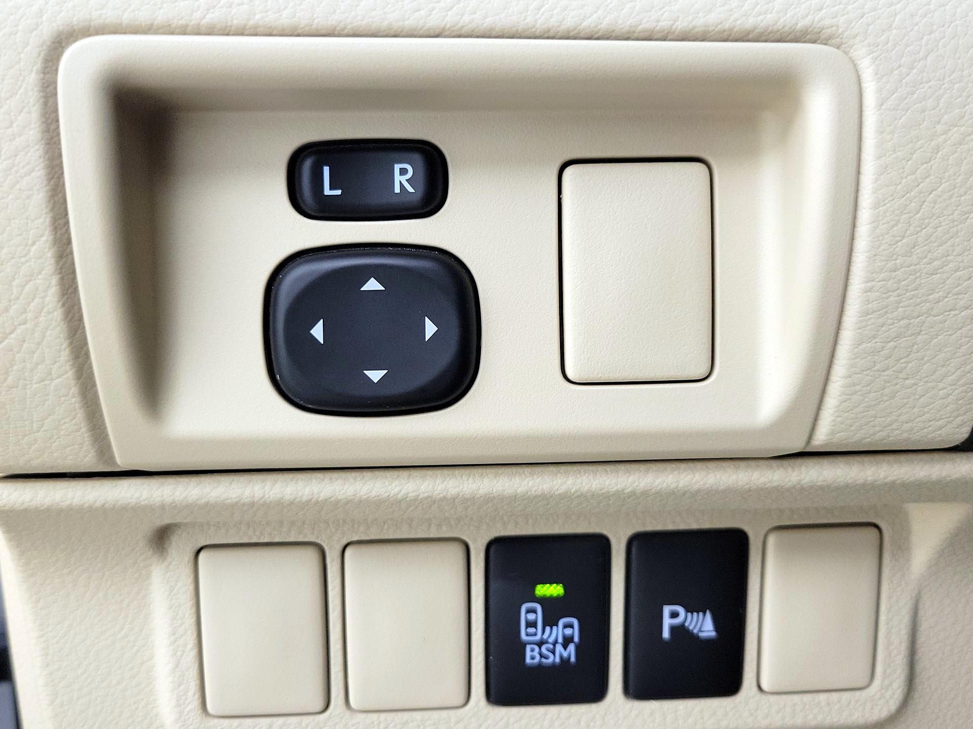 Thumbnail: 2014 Lexus ES - 13