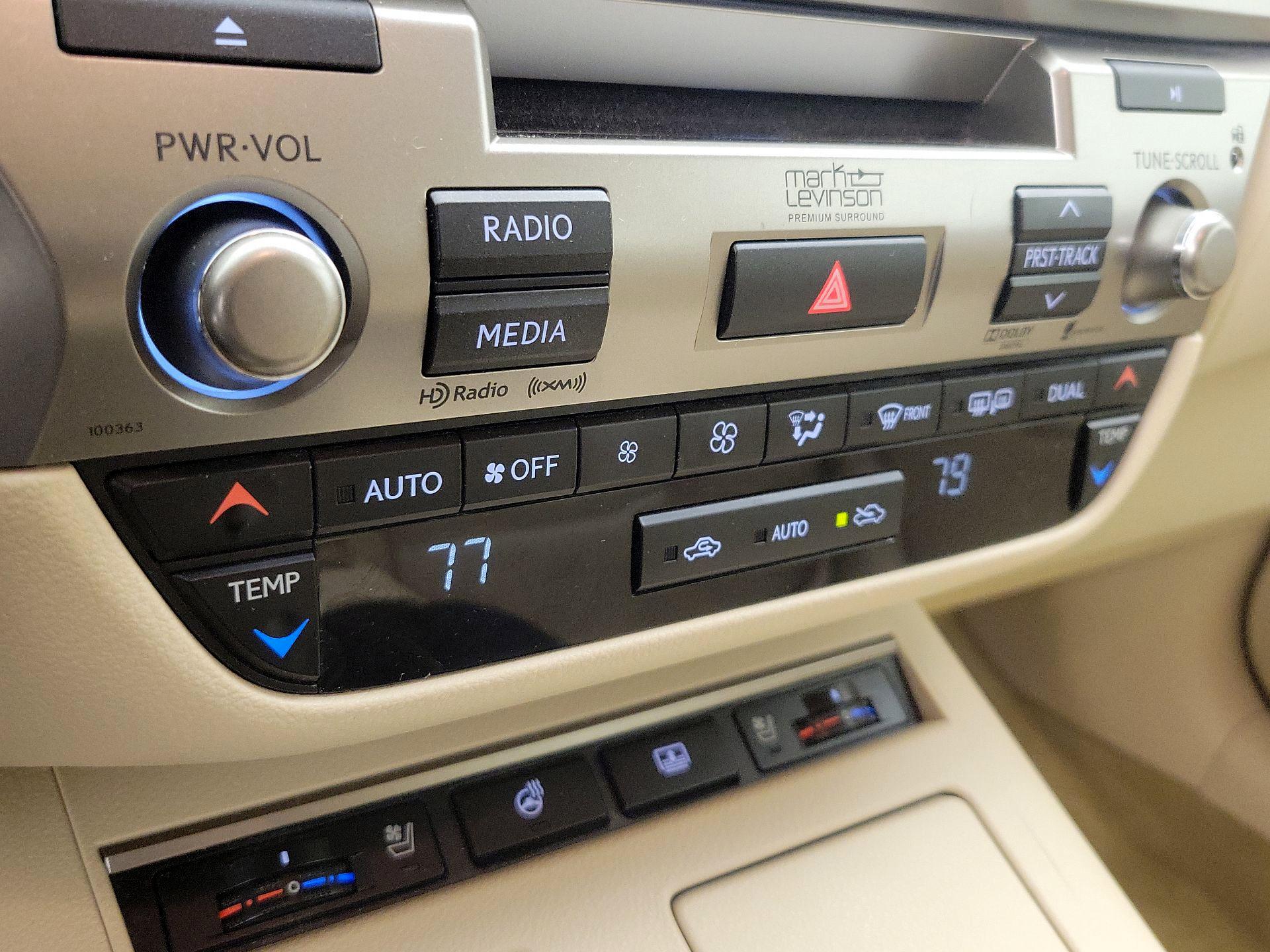 Thumbnail: 2014 Lexus ES - 17