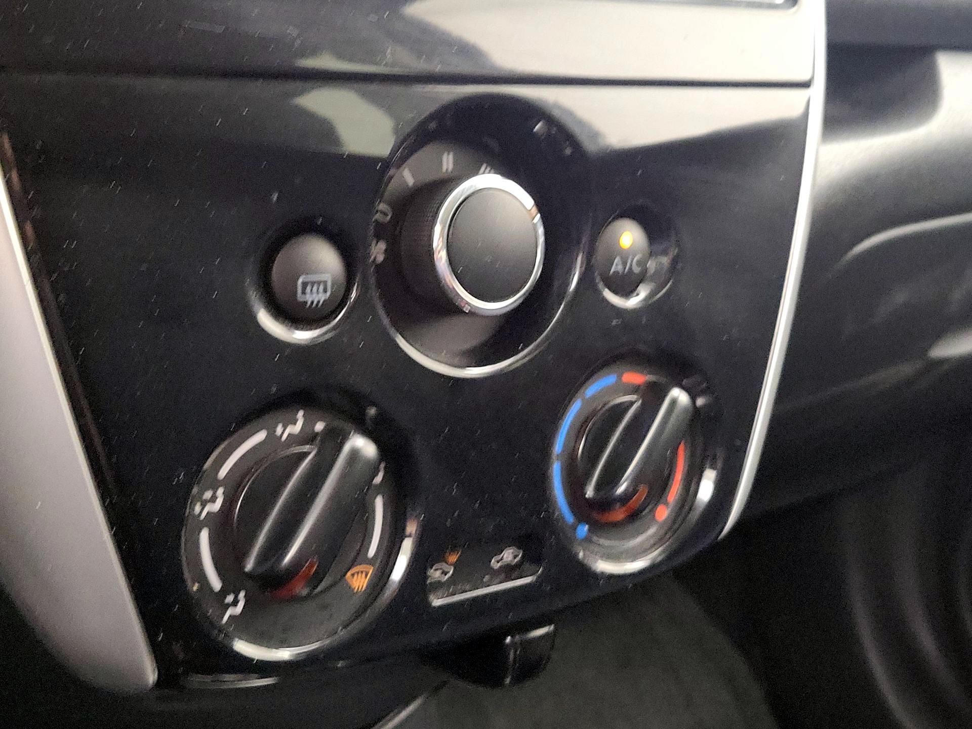 Thumbnail: 2015 Nissan Versa Note - 16