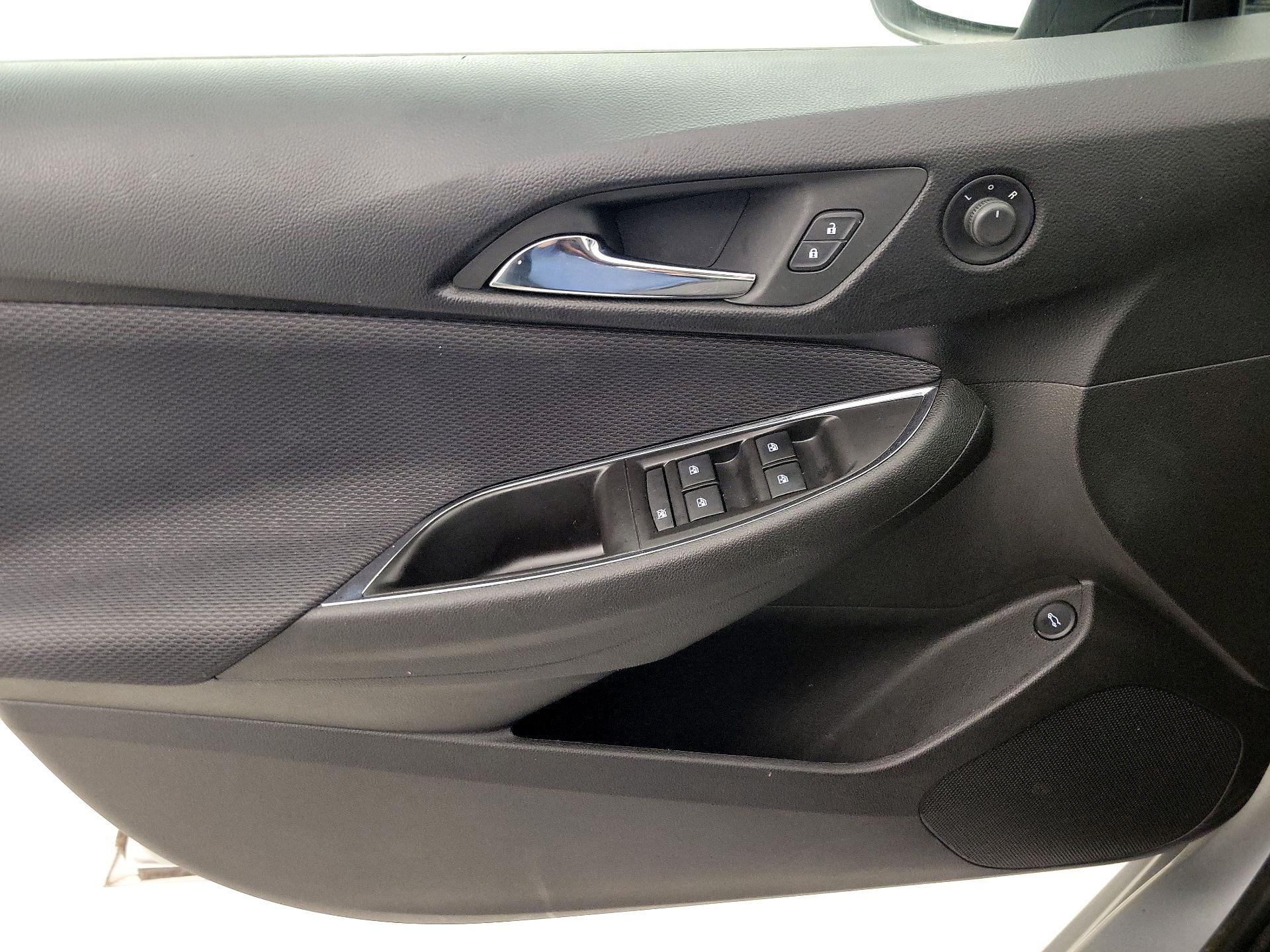 Thumbnail: 2018 Chevrolet Cruze - 12