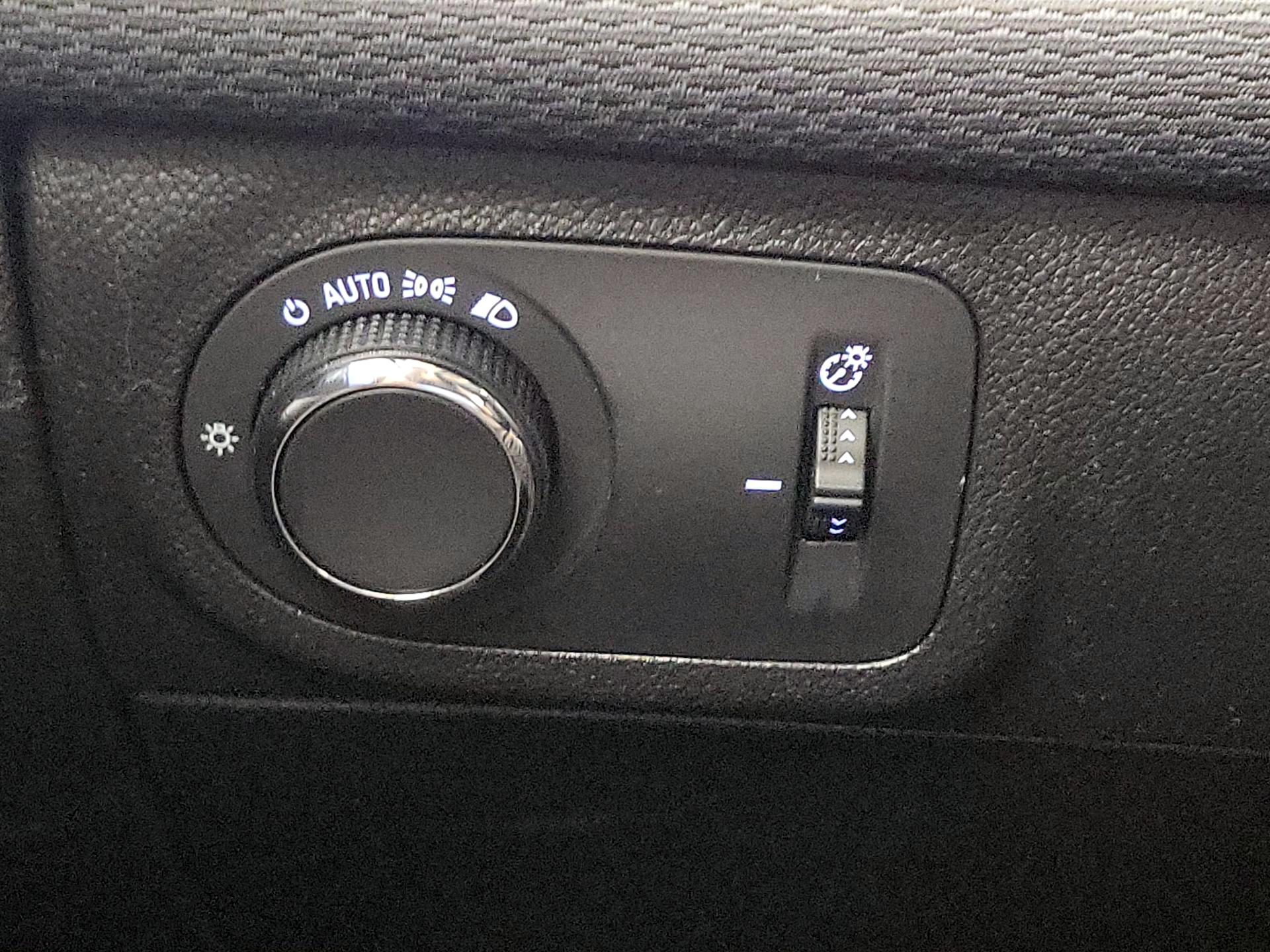 Thumbnail: 2018 Chevrolet Cruze - 13