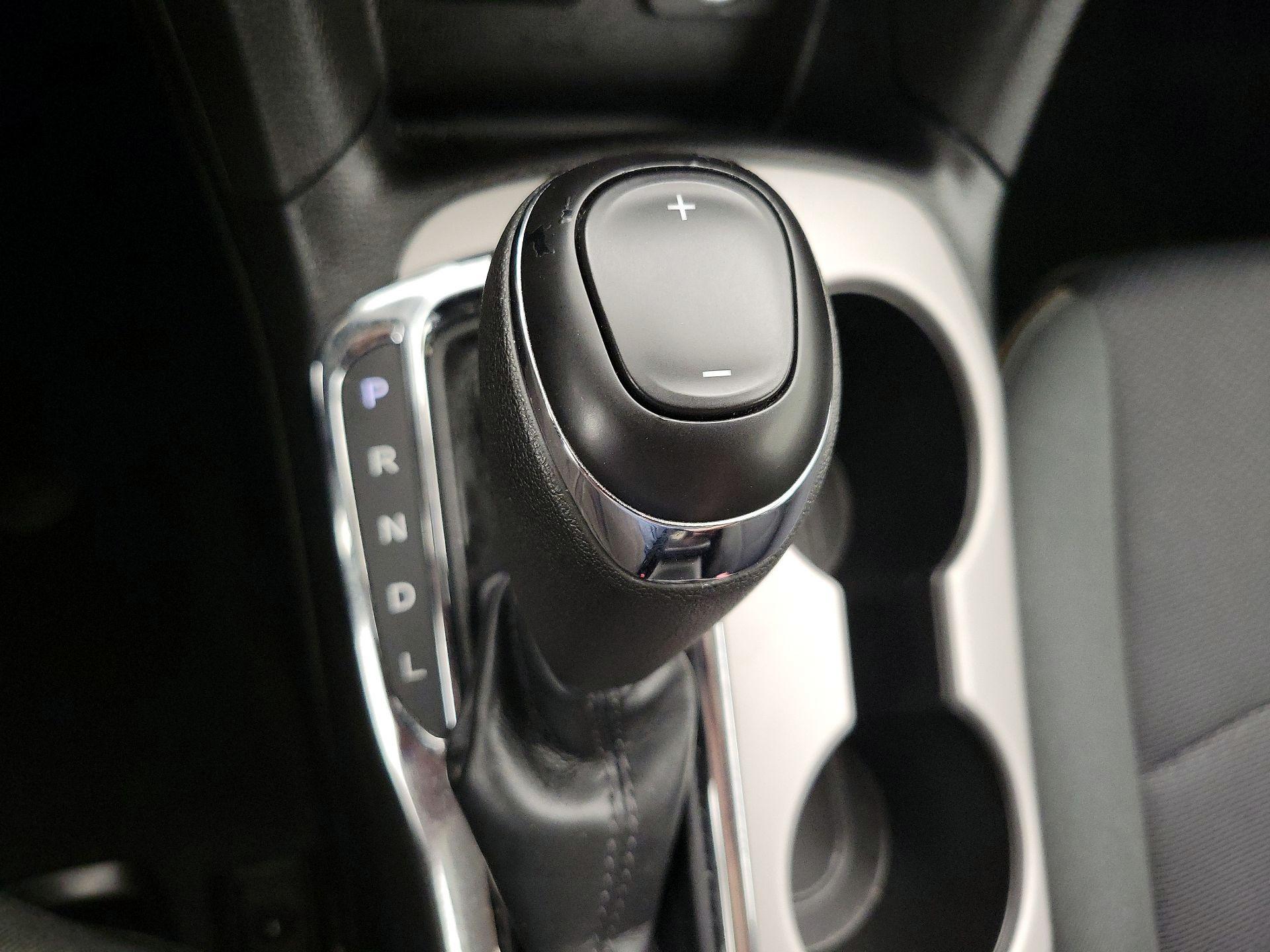 Thumbnail: 2018 Chevrolet Cruze - 17