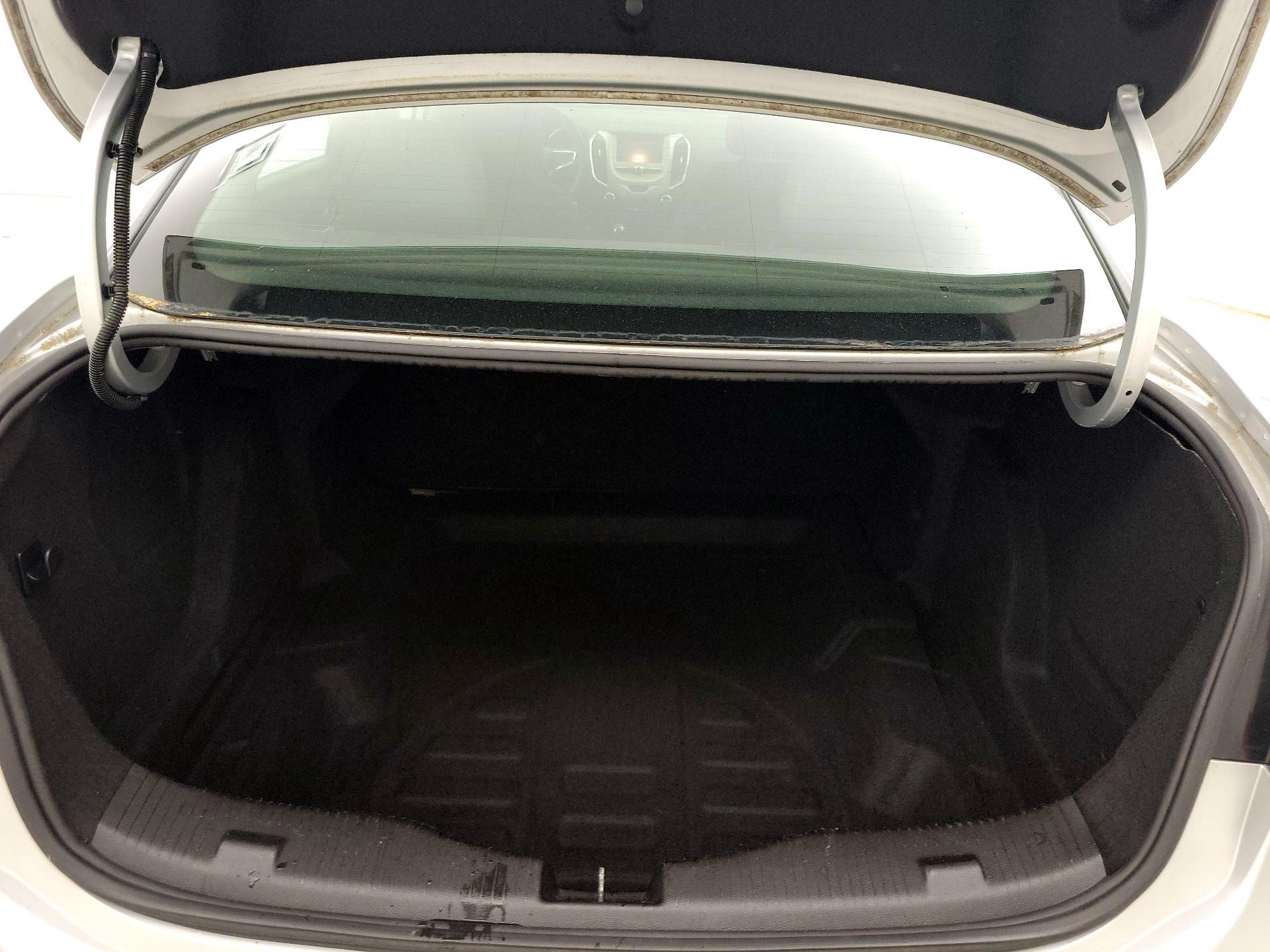 Thumbnail: 2018 Chevrolet Cruze - 20