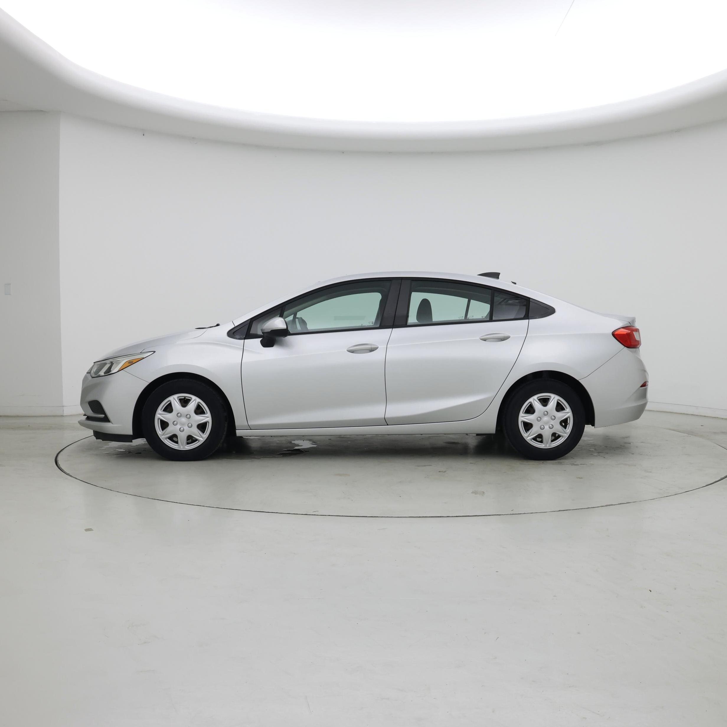 Thumbnail: 2018 Chevrolet Cruze - 3