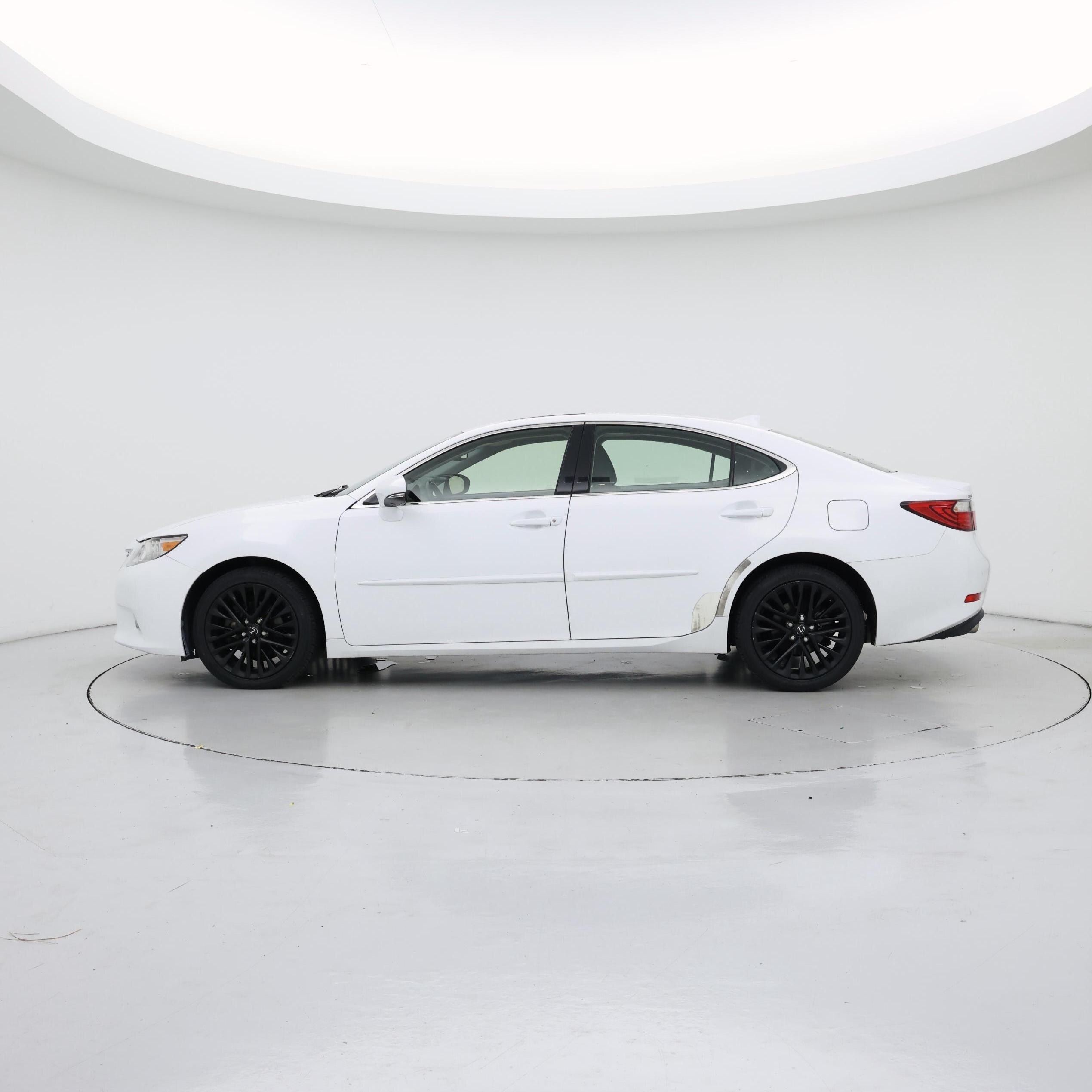 Thumbnail: 2015 Lexus ES - 3