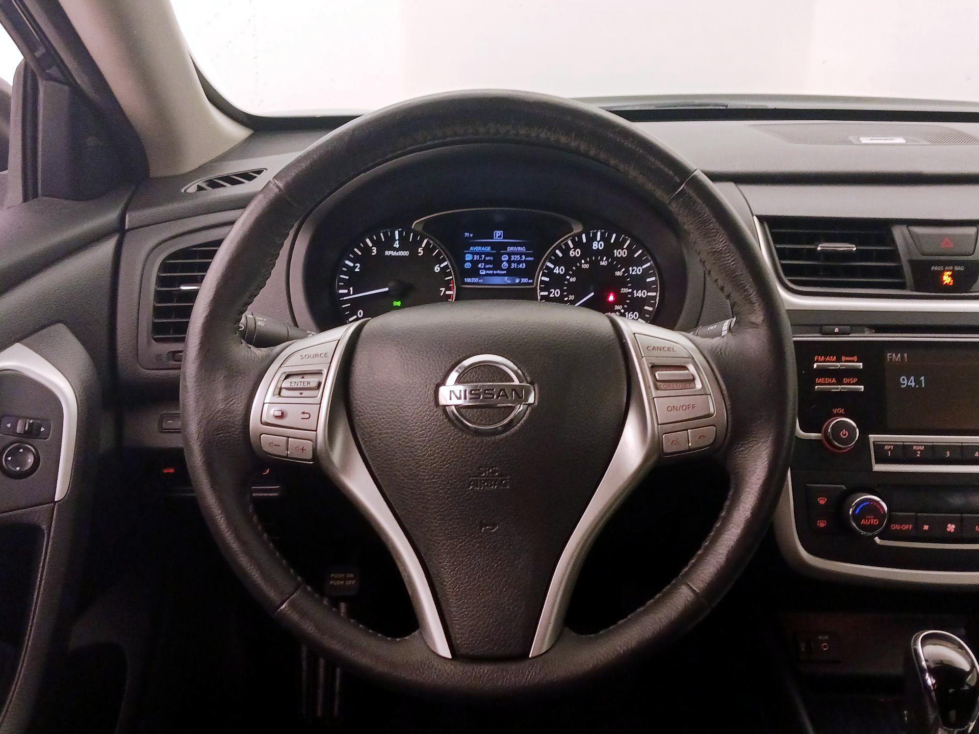 Thumbnail: 2016 Nissan Altima - 10