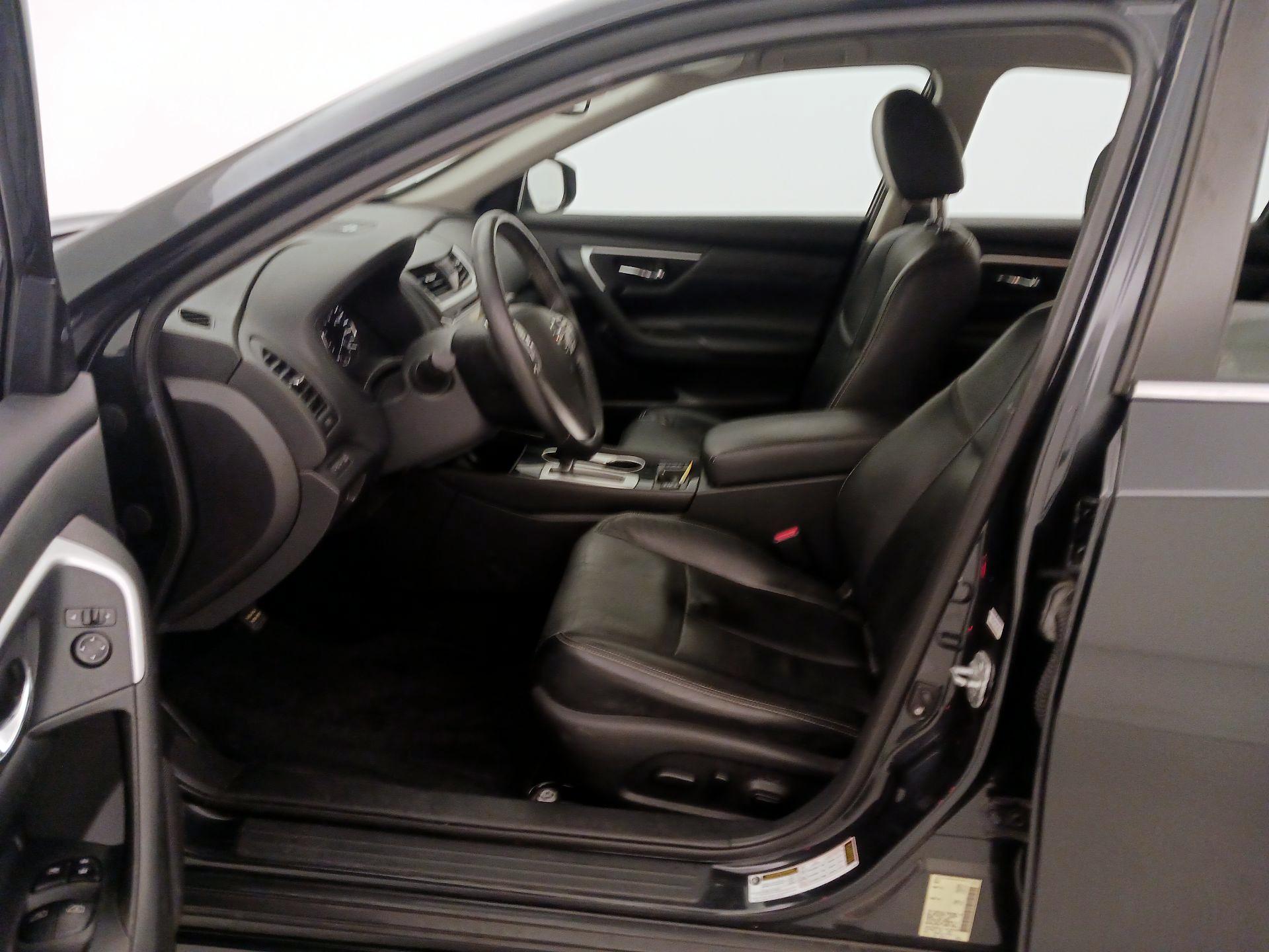 Thumbnail: 2016 Nissan Altima - 11