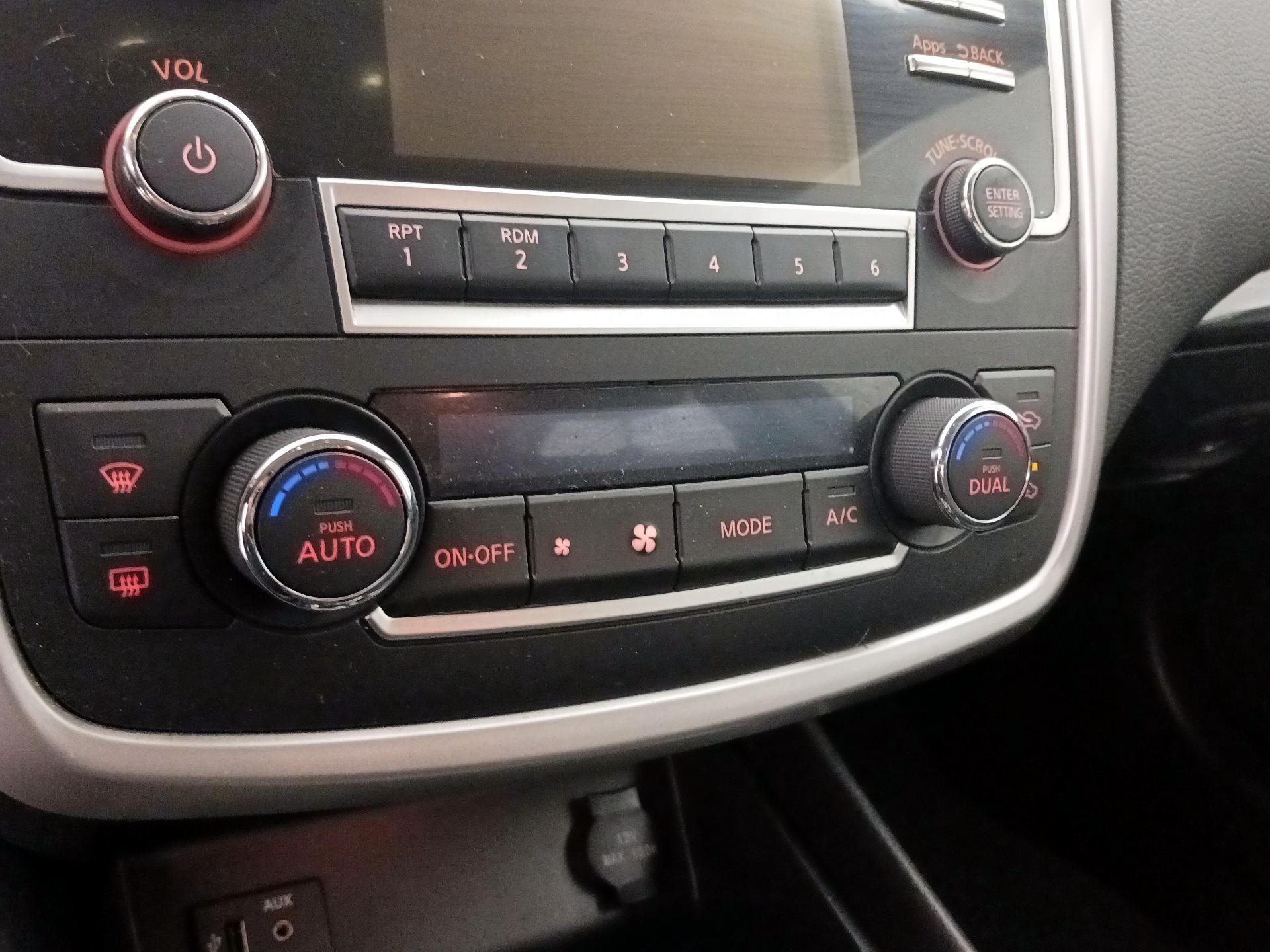 Thumbnail: 2016 Nissan Altima - 16
