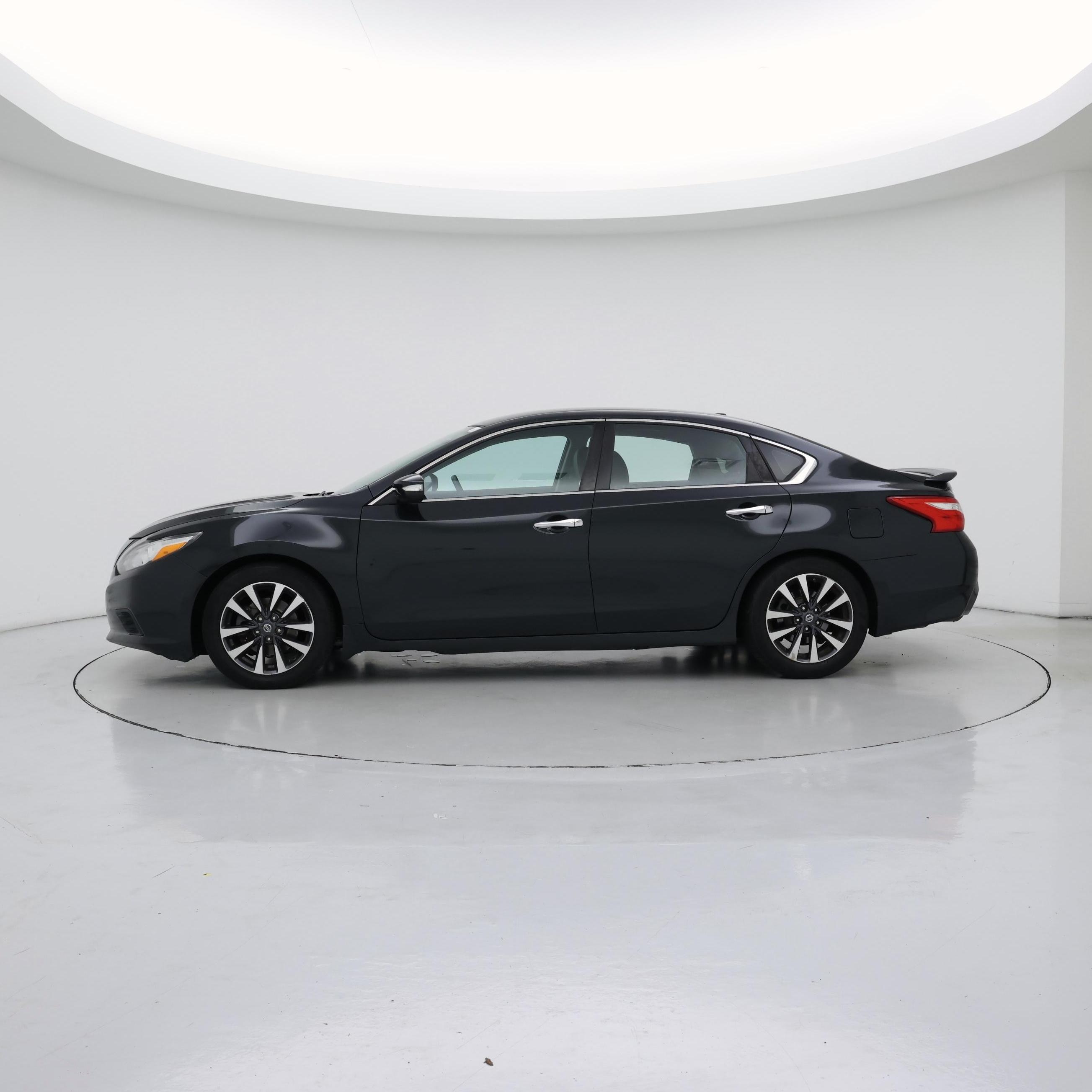 Thumbnail: 2016 Nissan Altima - 3