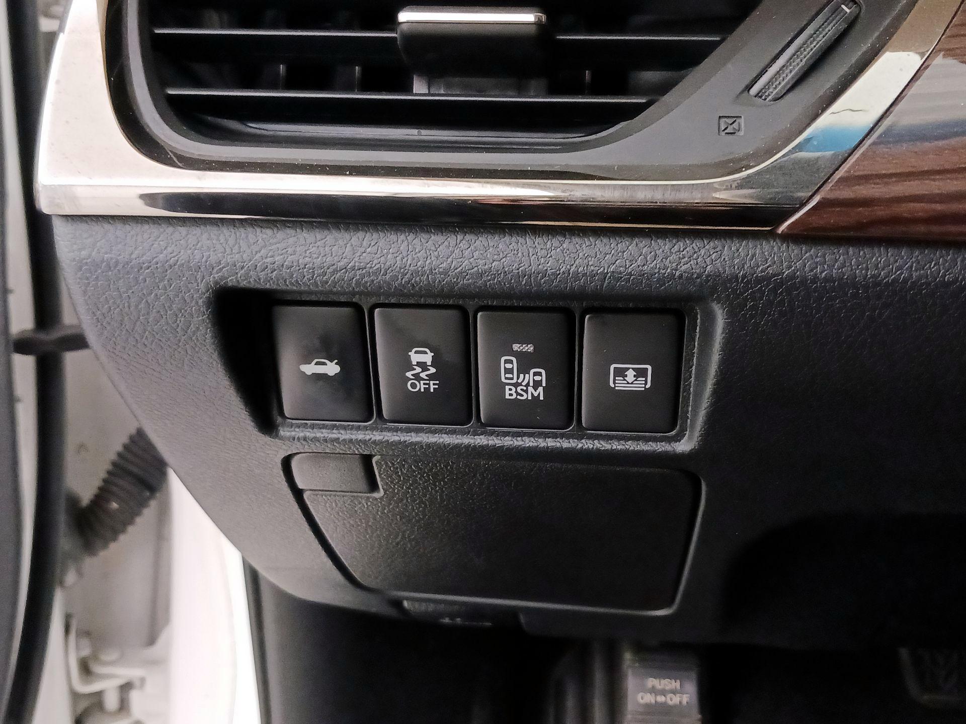 Thumbnail: 2015 Toyota Avalon - 13