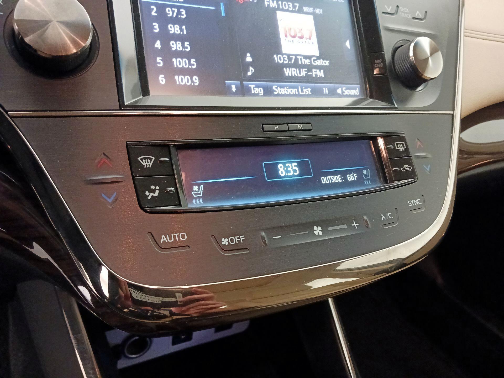 Thumbnail: 2015 Toyota Avalon - 16