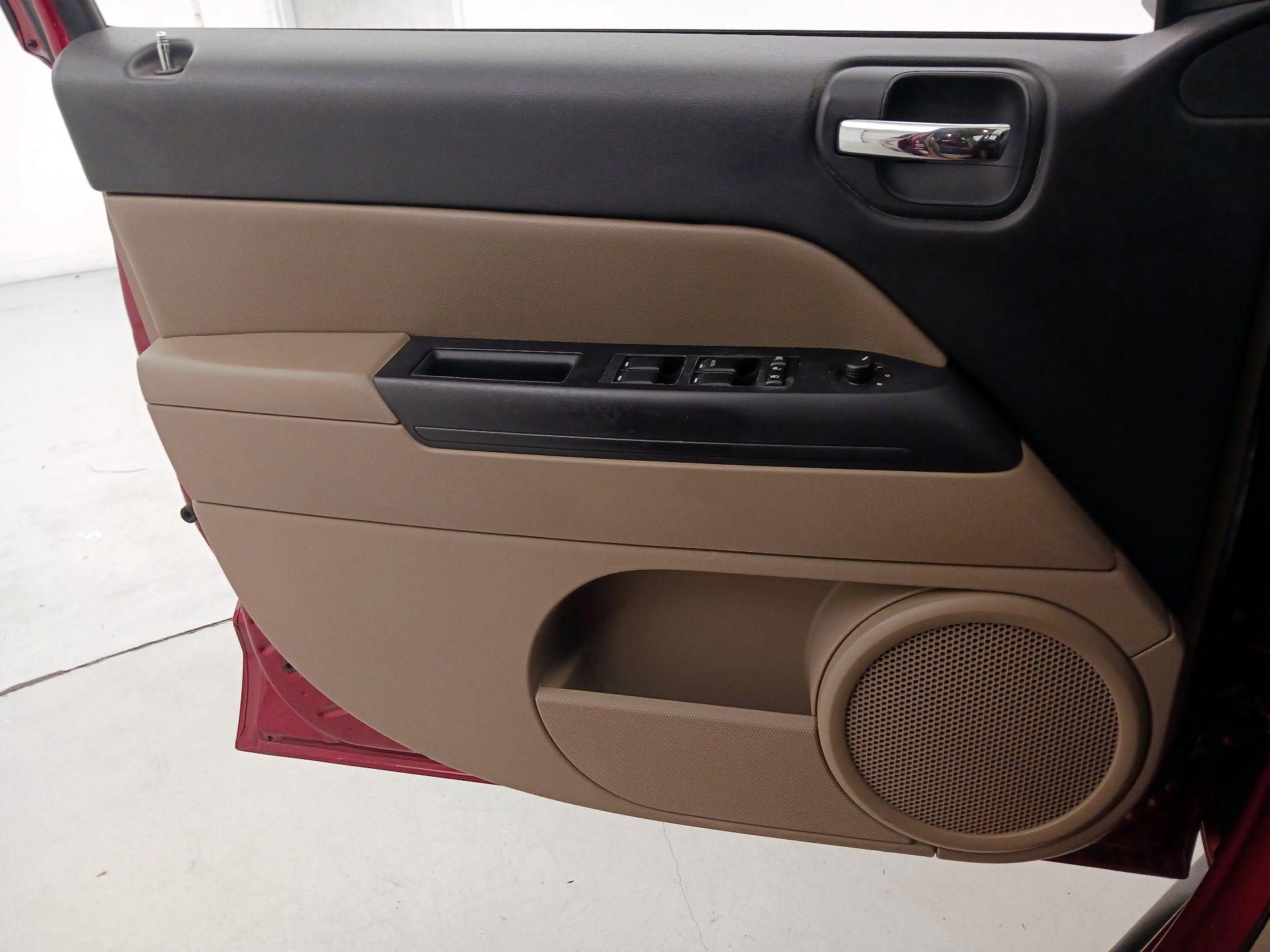 Thumbnail: 2015 Jeep Compass - 12