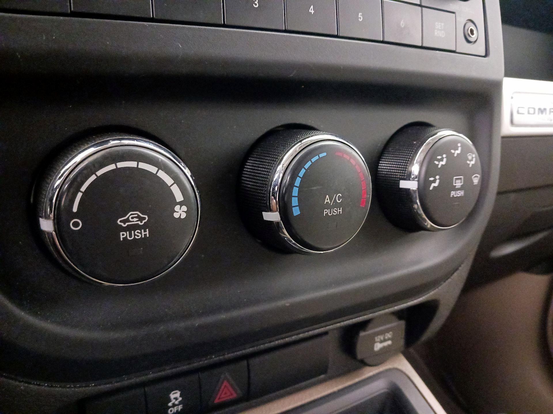 Thumbnail: 2015 Jeep Compass - 14