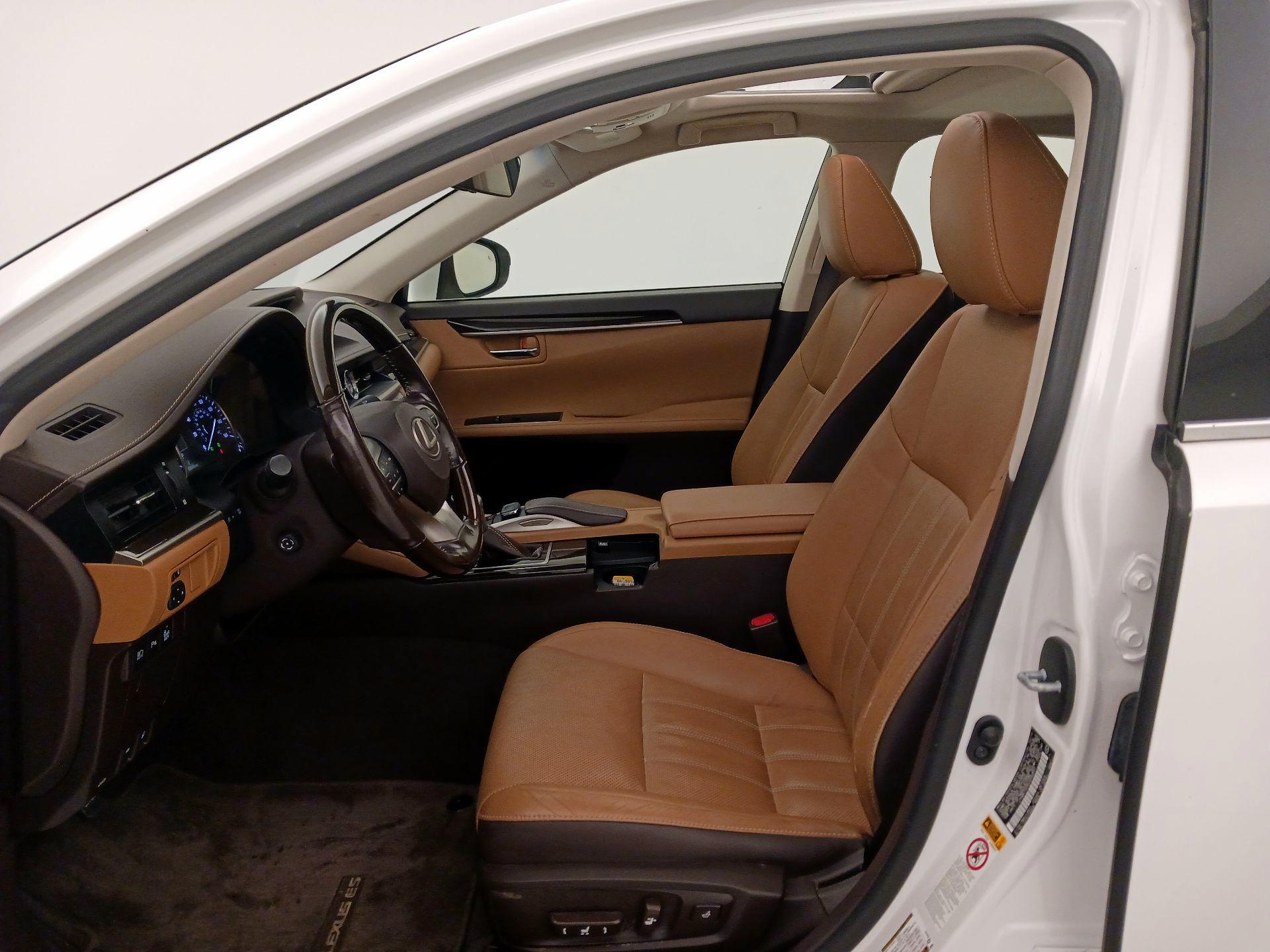 Thumbnail: 2016 Lexus ES - 11