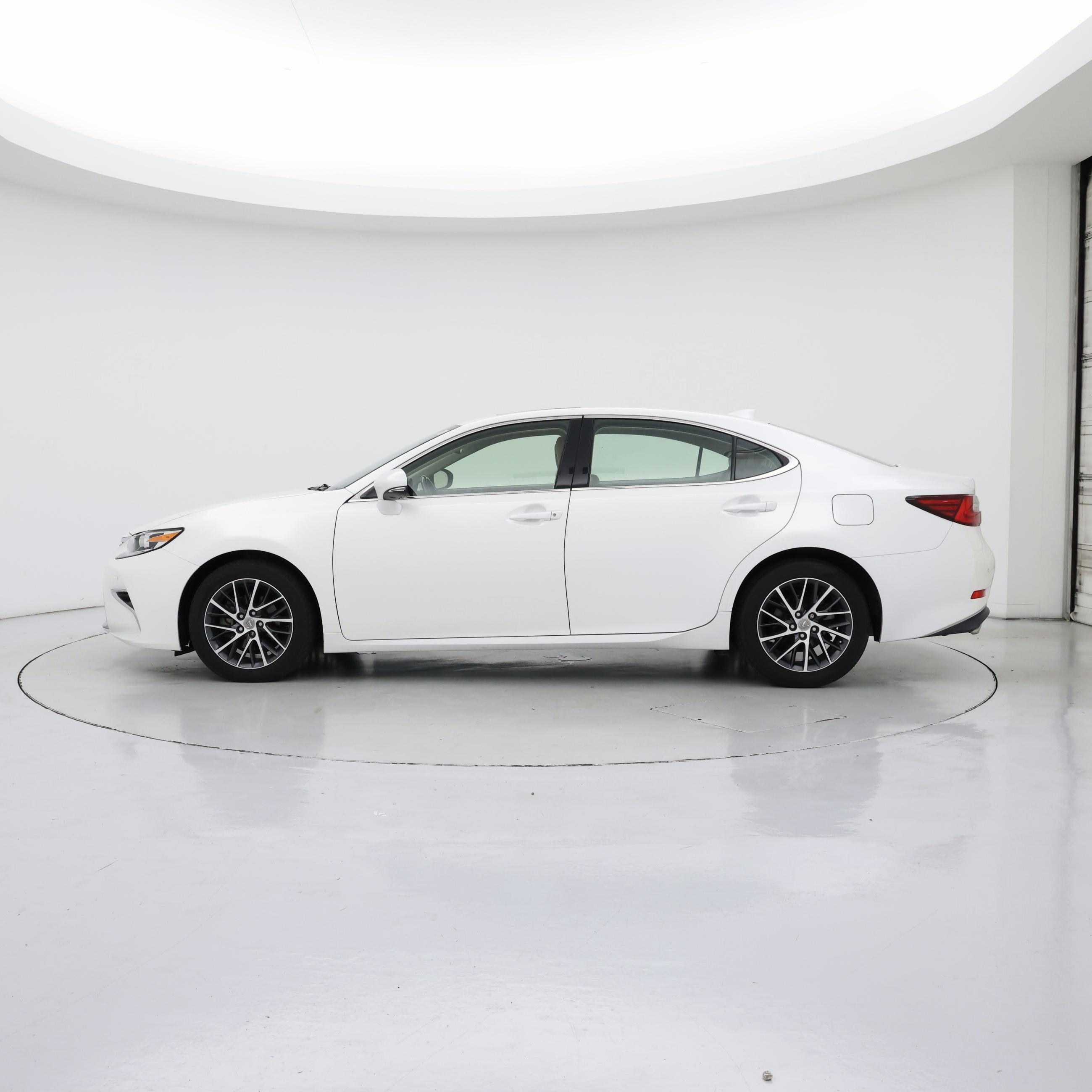 Thumbnail: 2016 Lexus ES - 3