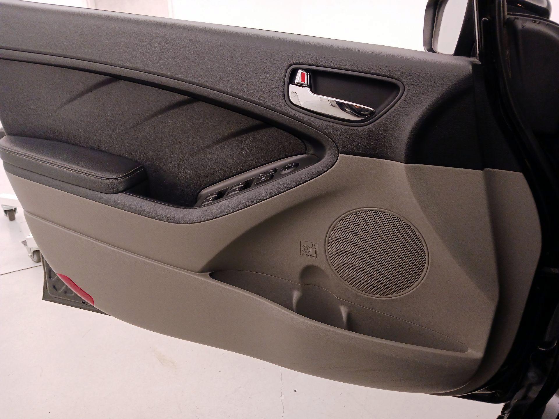 Thumbnail: 2016 Kia Forte - 12