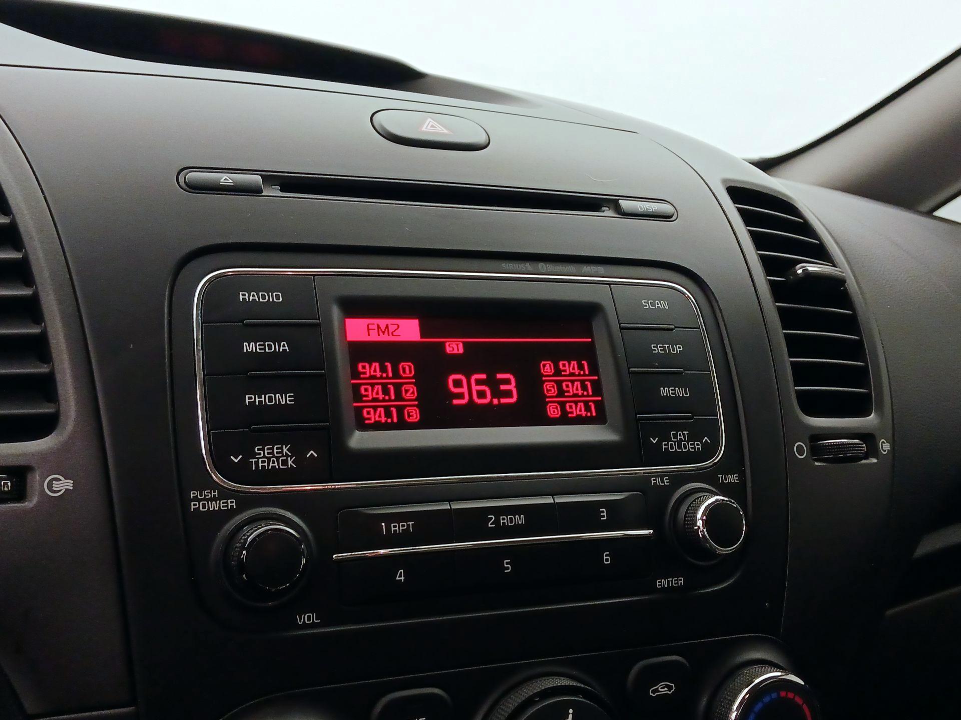 Thumbnail: 2016 Kia Forte - 14