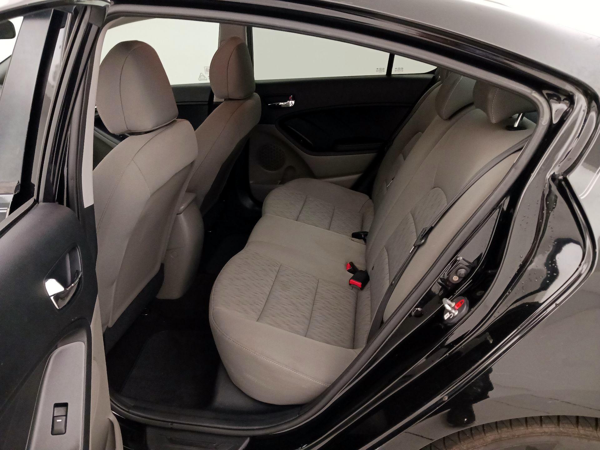 Thumbnail: 2016 Kia Forte - 18