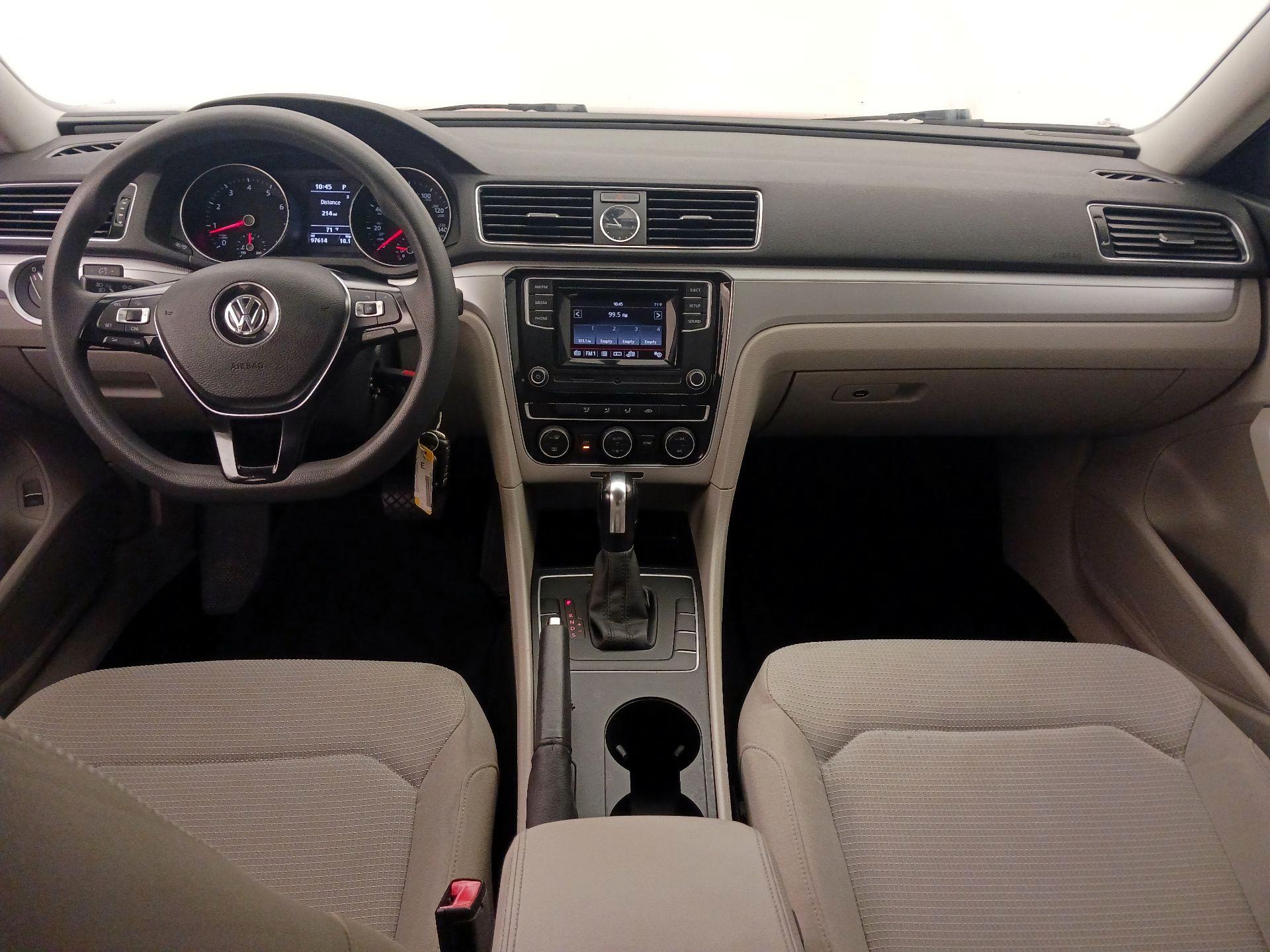 Thumbnail: 2016 Volkswagen Passat - 9