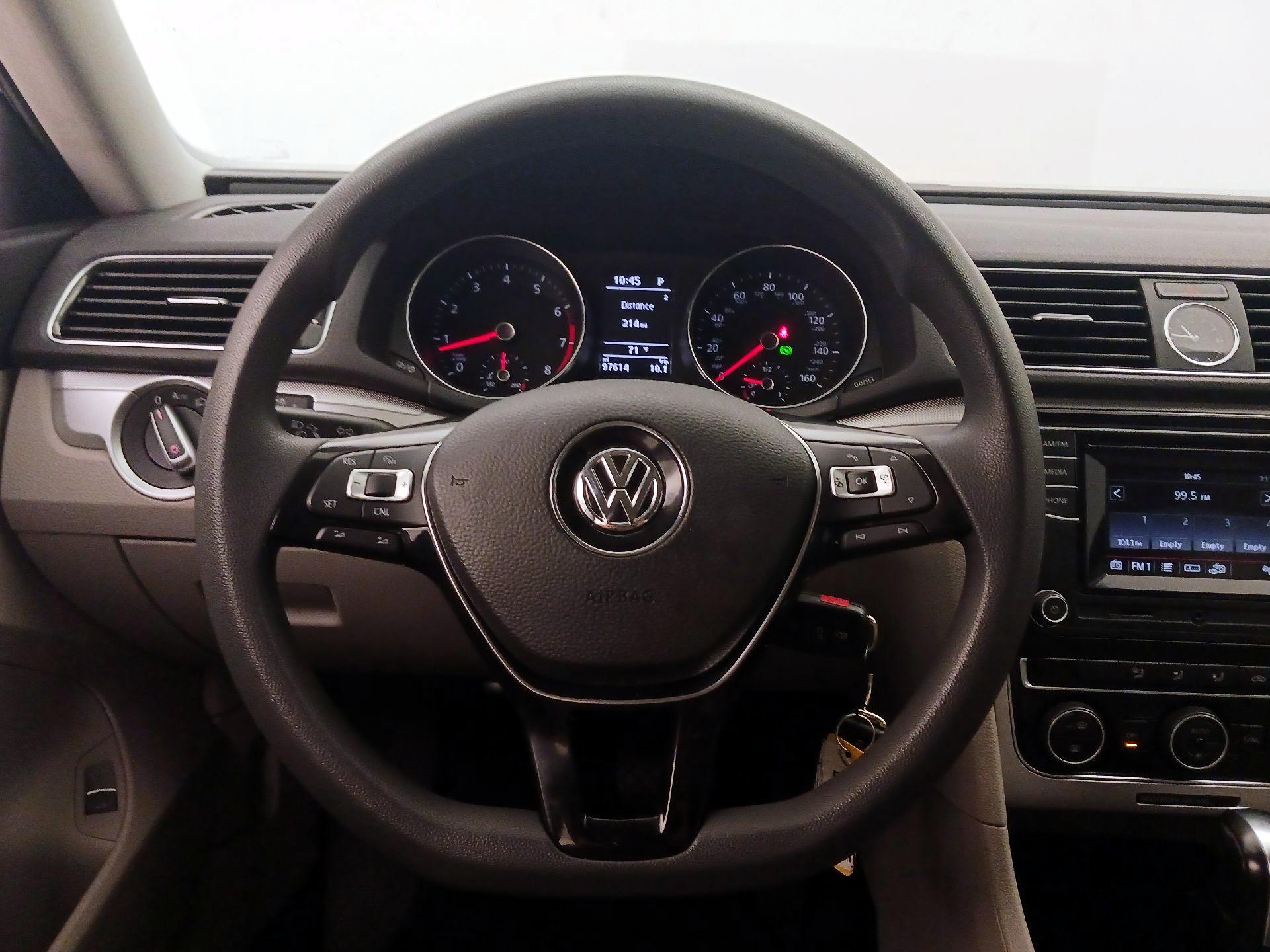 Thumbnail: 2016 Volkswagen Passat - 10